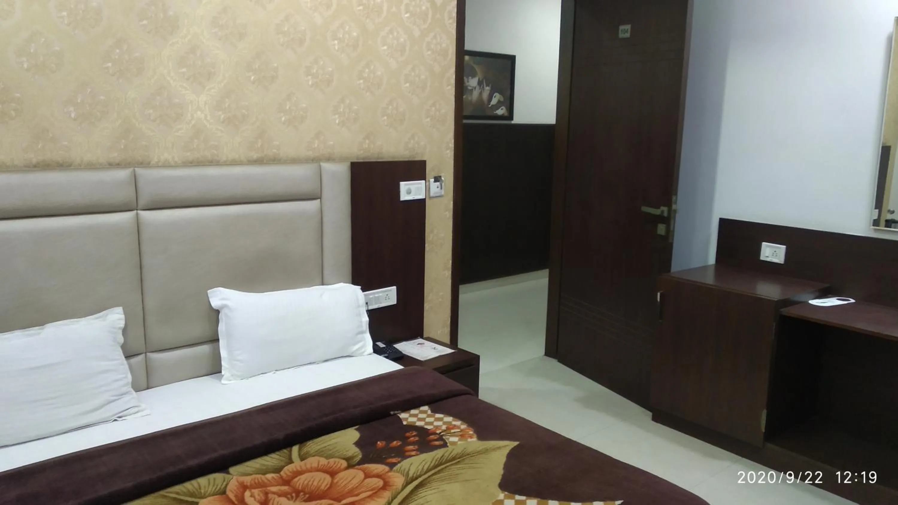 Living room, Bed in Hotel Popular