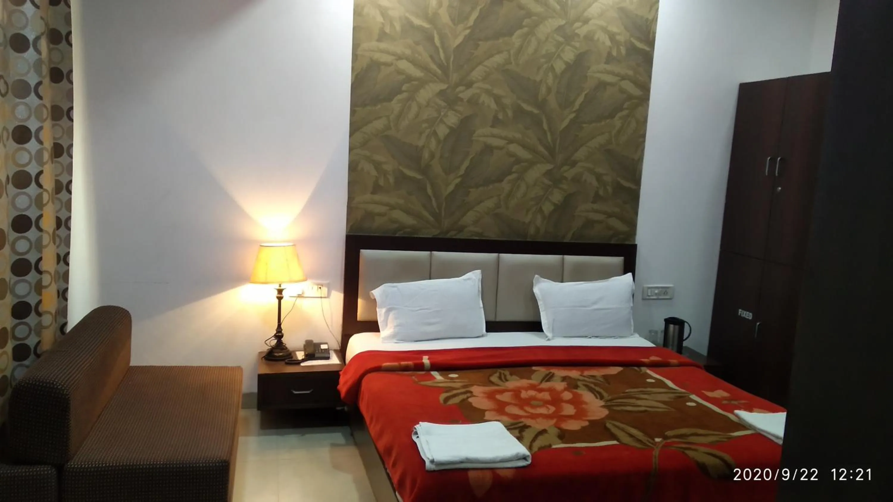 Bedroom, Bed in Hotel Popular