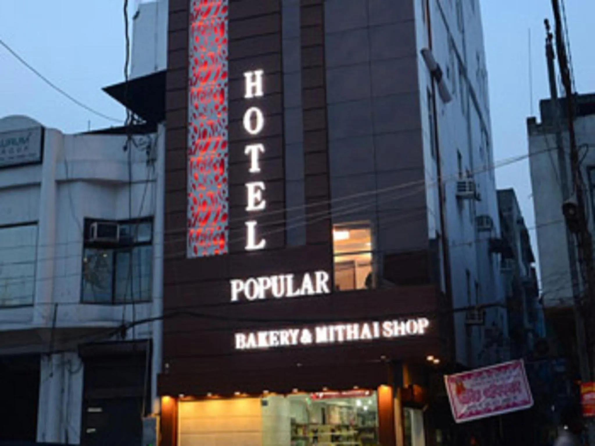 Property building in Hotel Popular
