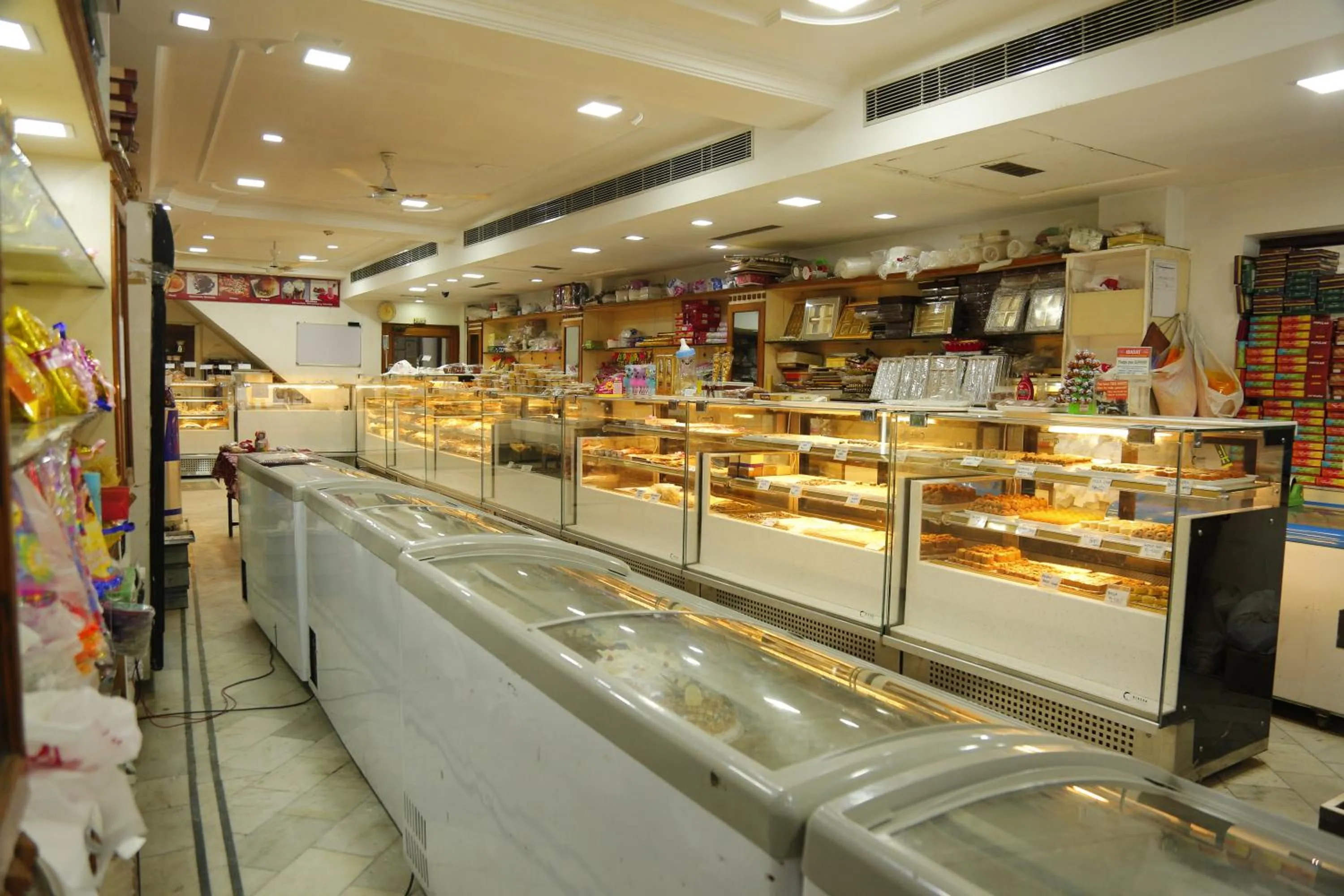 On-site shops in Hotel Popular