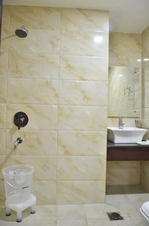 Bathroom in Hotel Popular