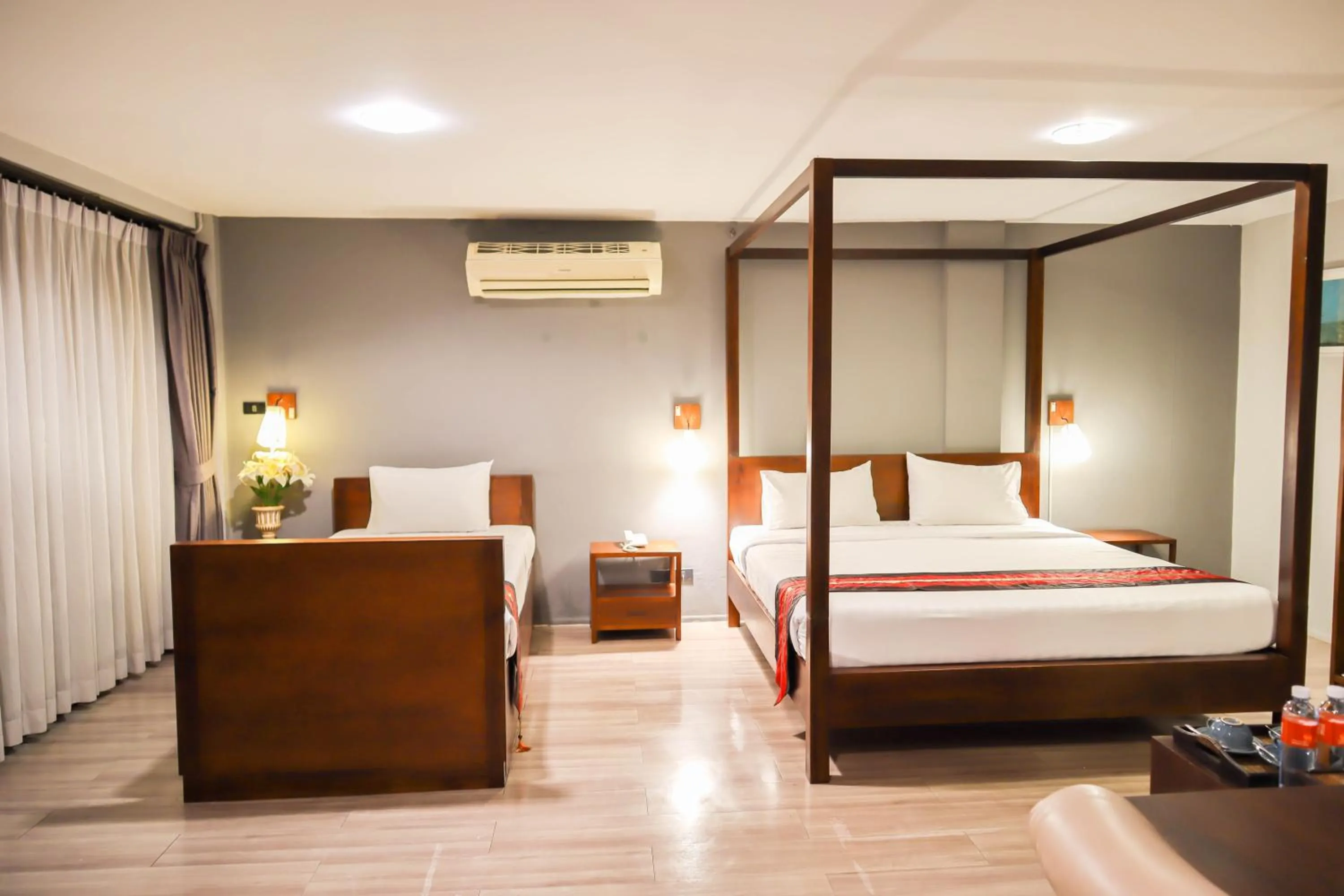 Bed in Big Tree Old Town Hotel