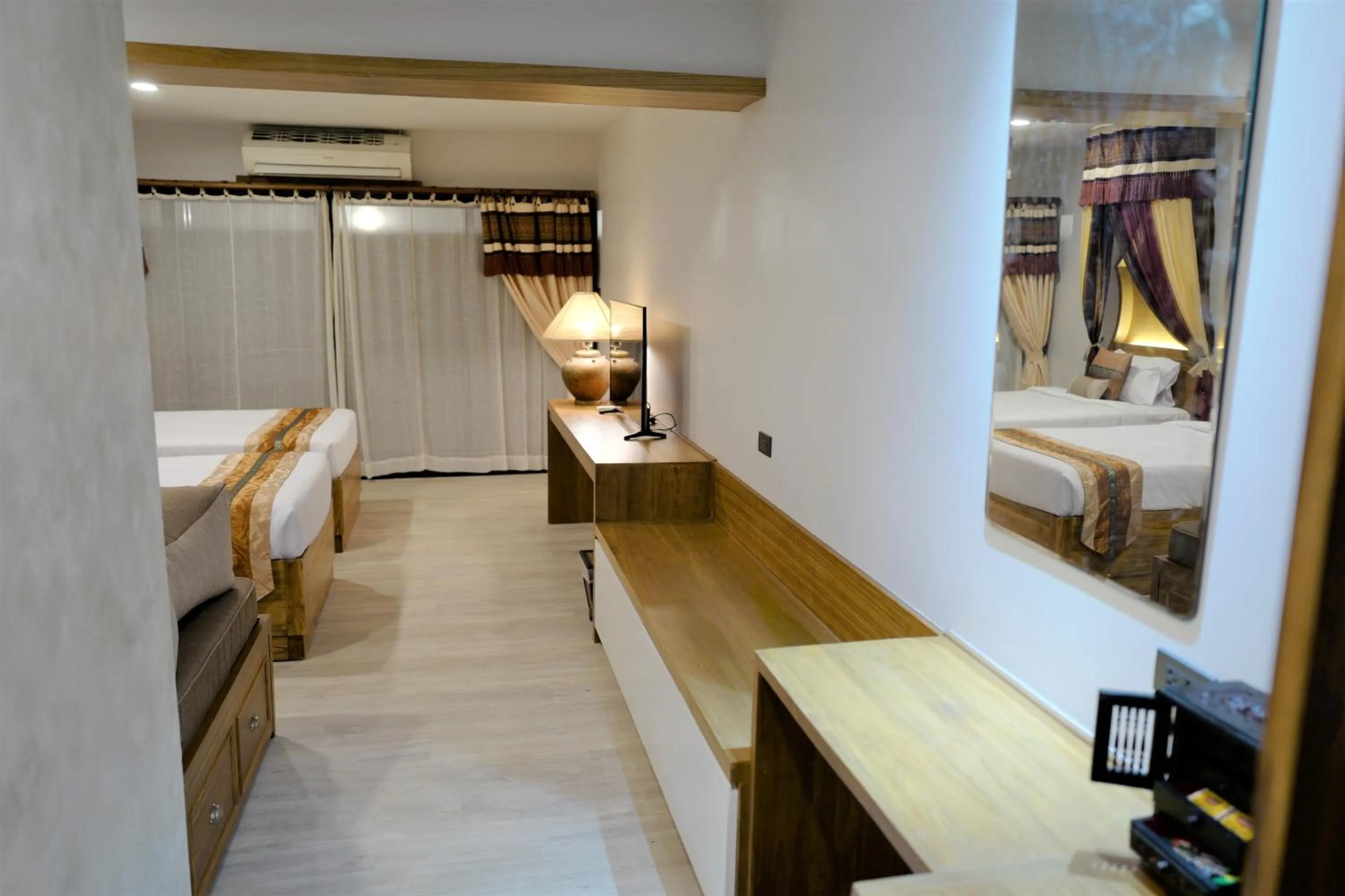 Bedroom, Bed in Big Tree Old Town Hotel