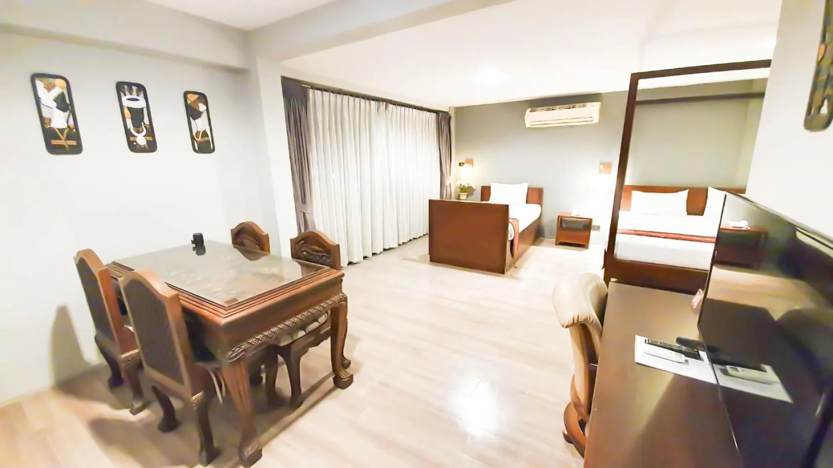 Bed in Big Tree Old Town Hotel