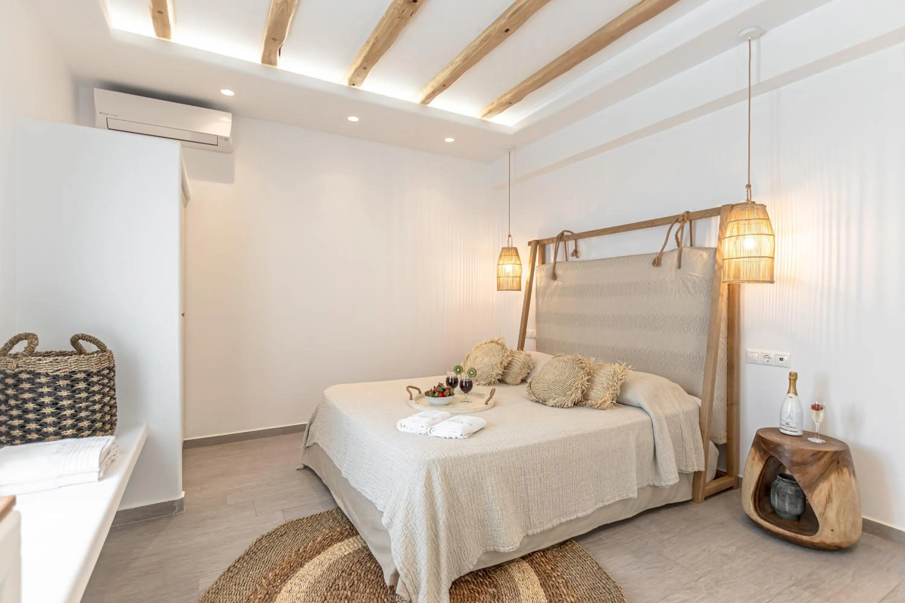 Bed in Sea & Olives Suites Hotel and Villas