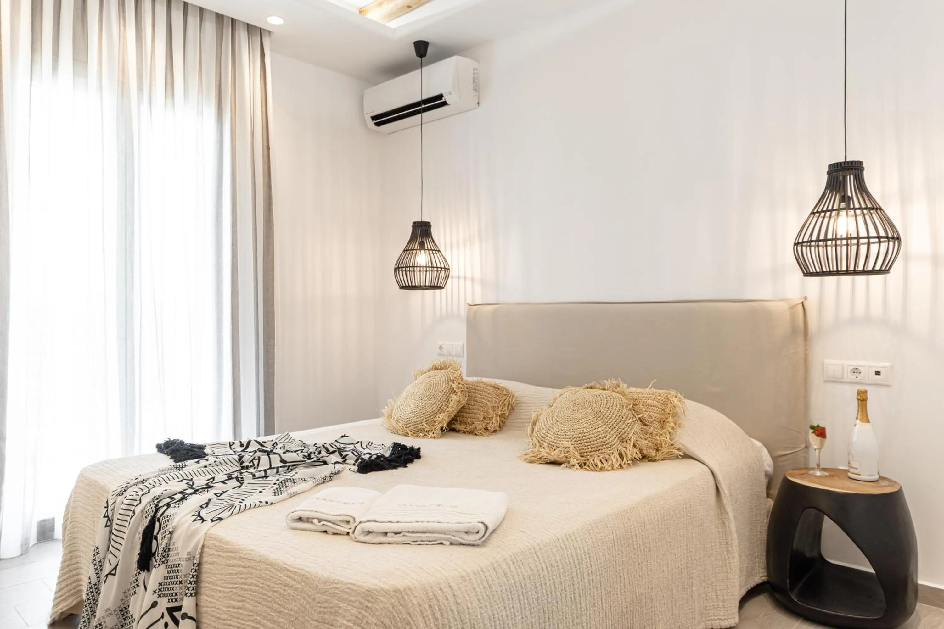 Bed in Sea & Olives Suites Hotel and Villas