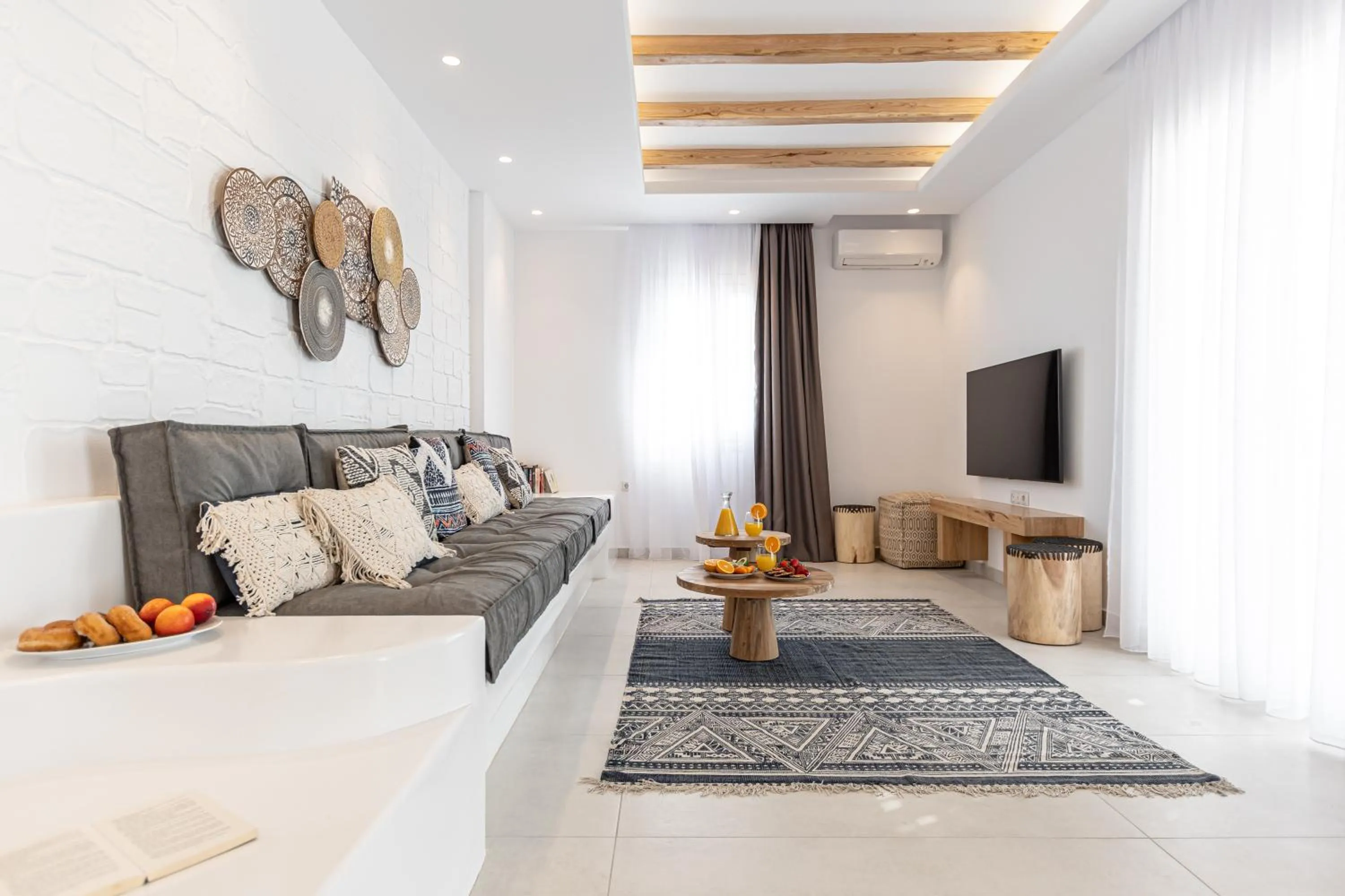 TV and multimedia in Sea & Olives Suites Hotel and Villas