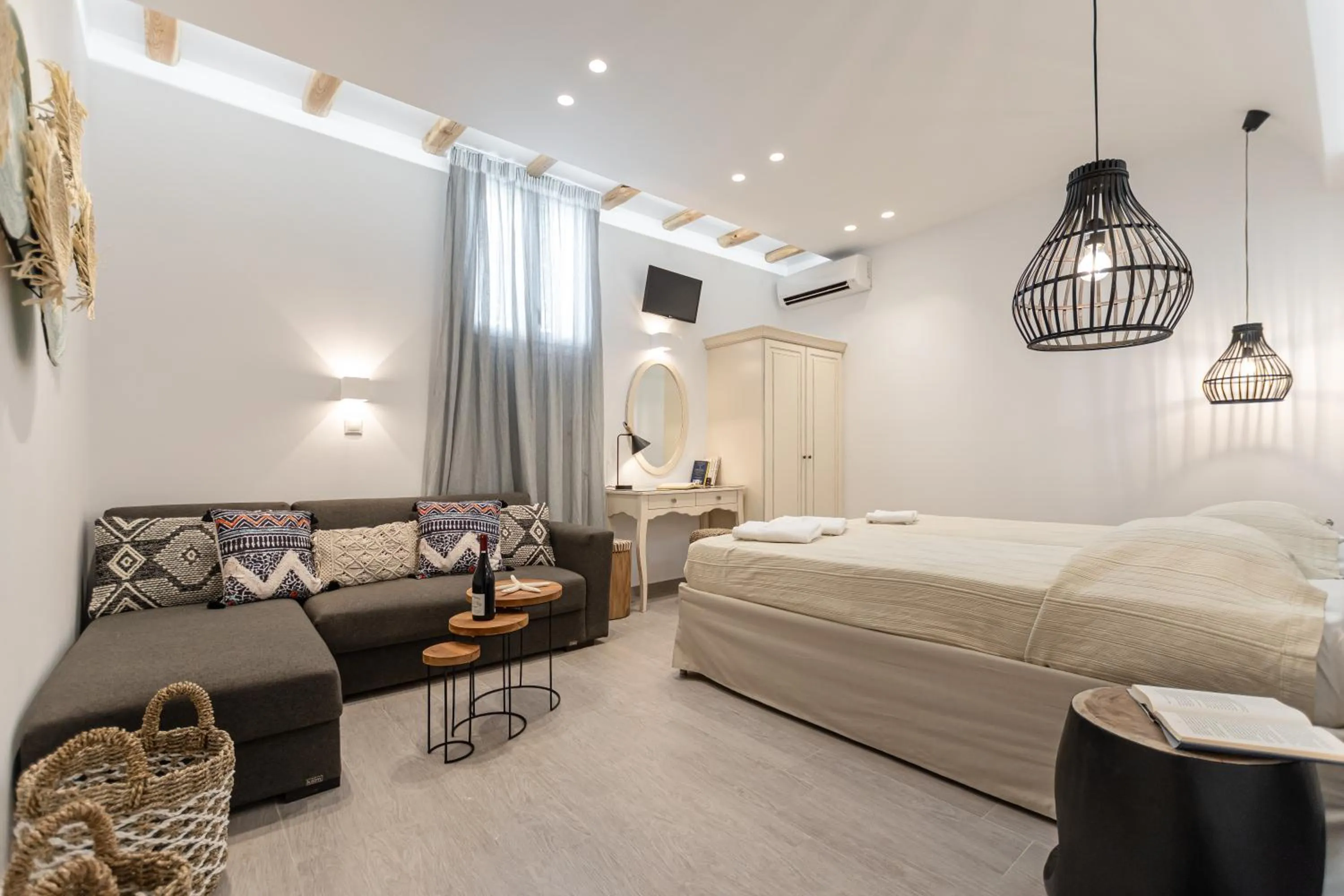 Bed in Sea & Olives Suites Hotel and Villas