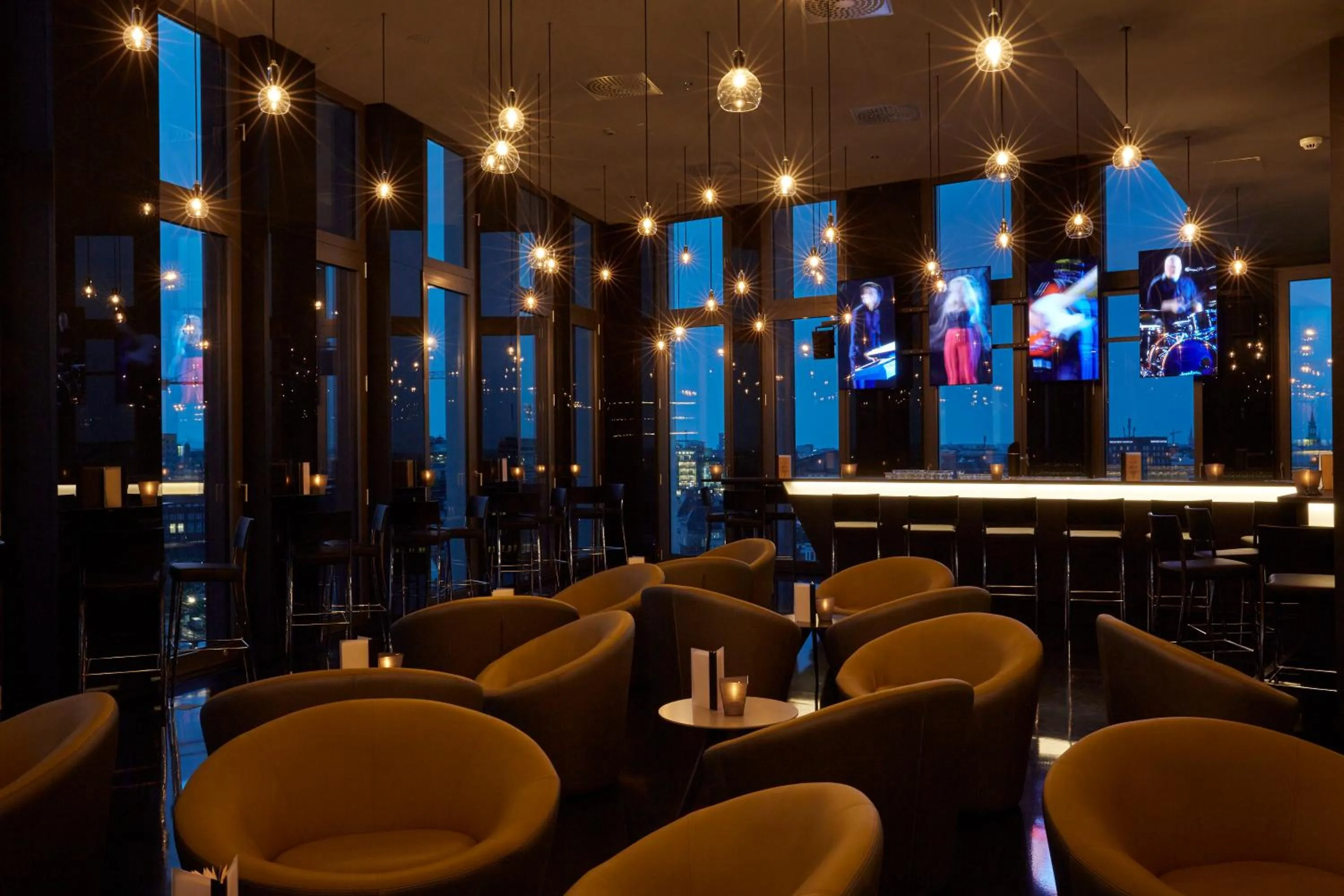 Lounge or bar in HYPERION Hotel Hamburg City, Trademark Collection by Wyndham