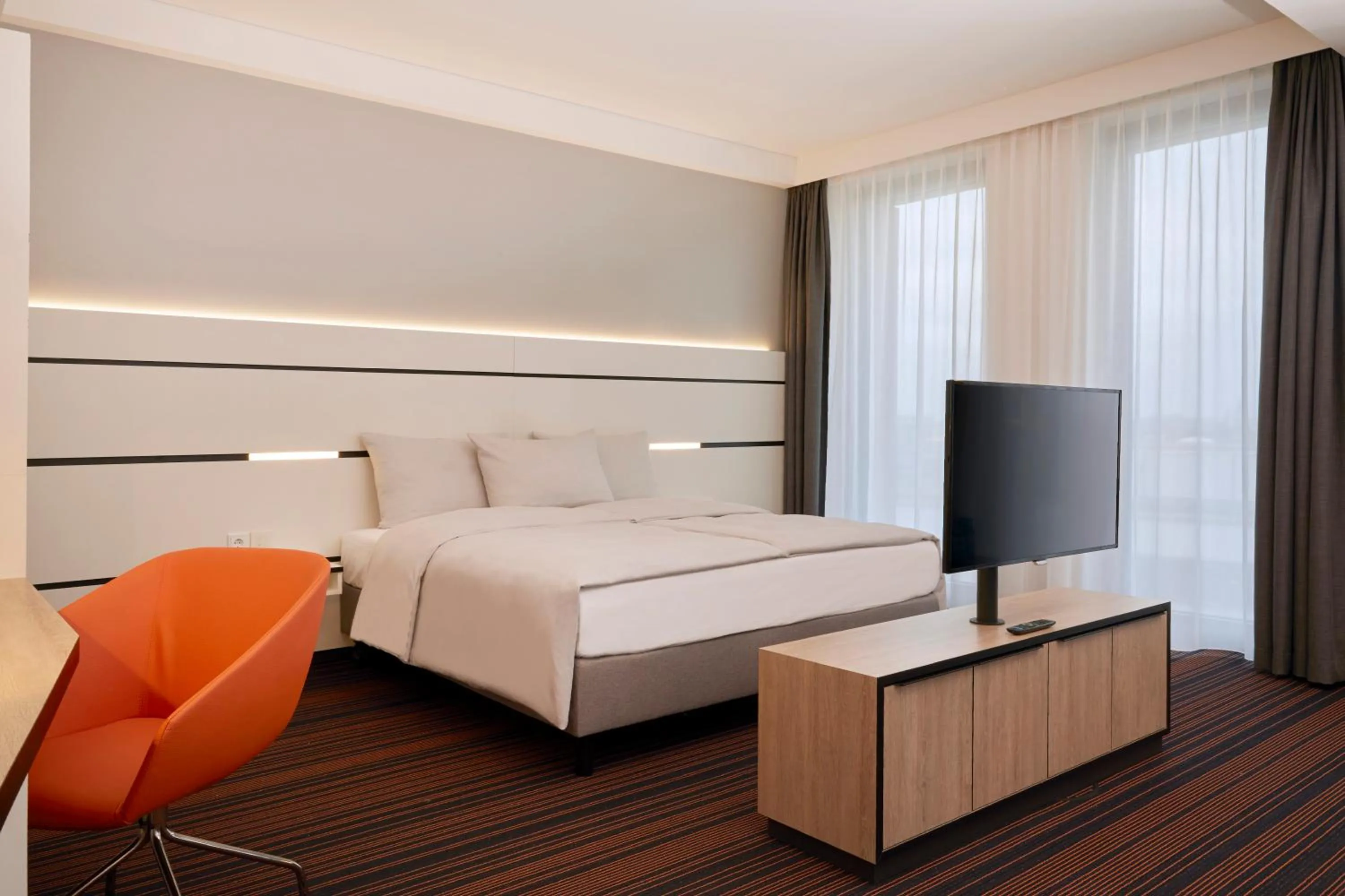 Photo of the whole room, Bed in HYPERION Hotel Hamburg City, Trademark Collection by Wyndham