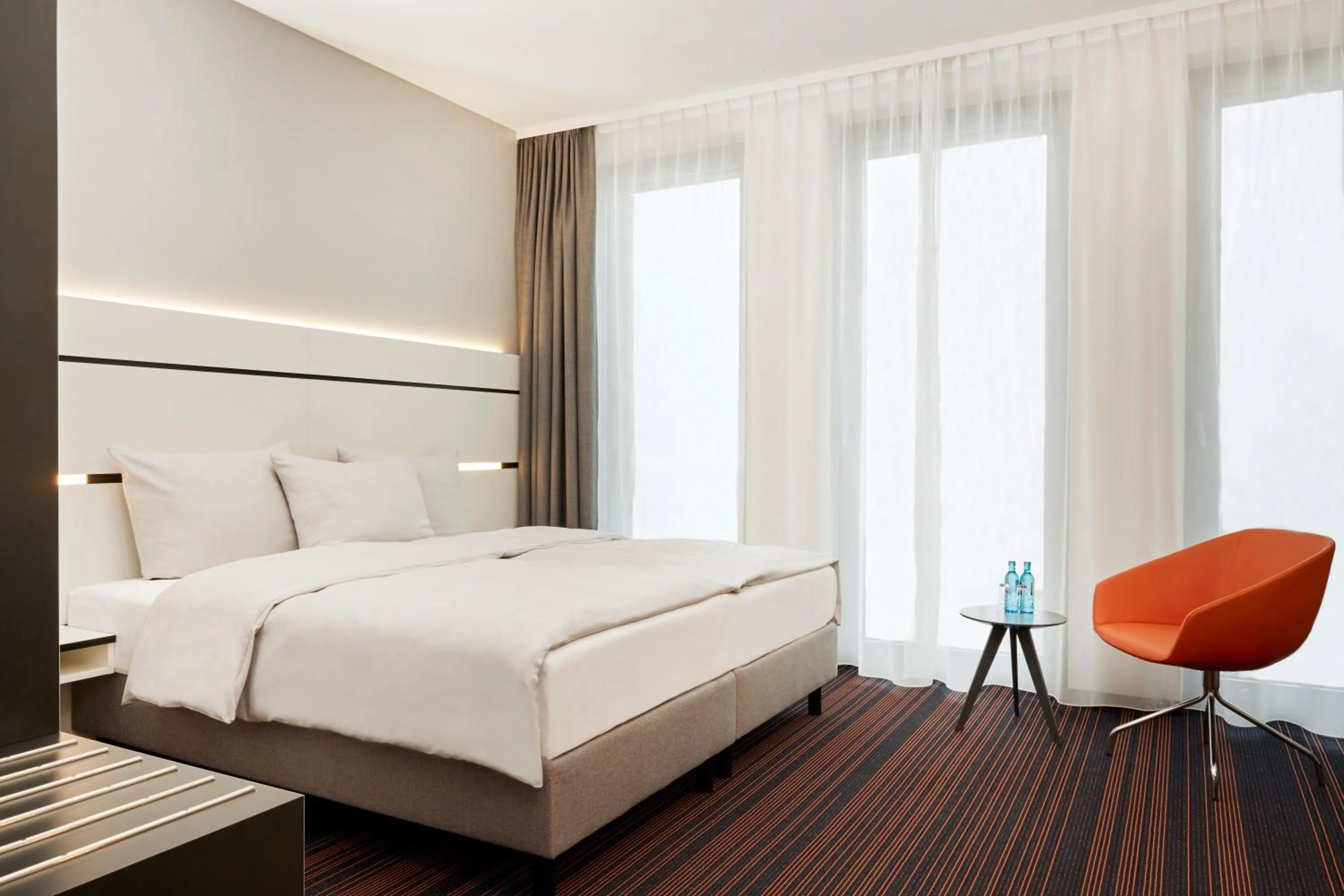 Photo of the whole room, Bed in HYPERION Hotel Hamburg City, Trademark Collection by Wyndham