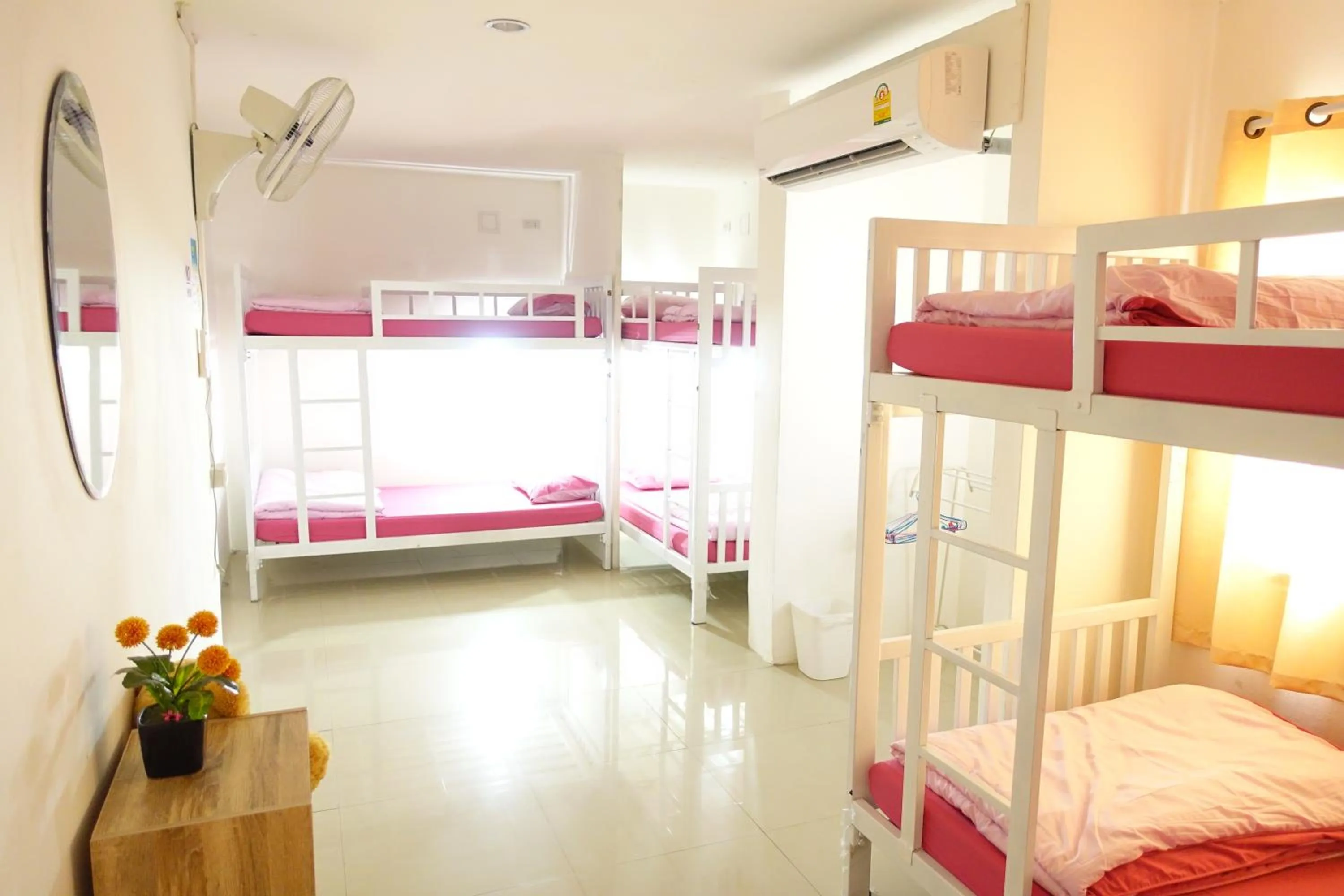 Photo of the whole room, Bed in 1sabai