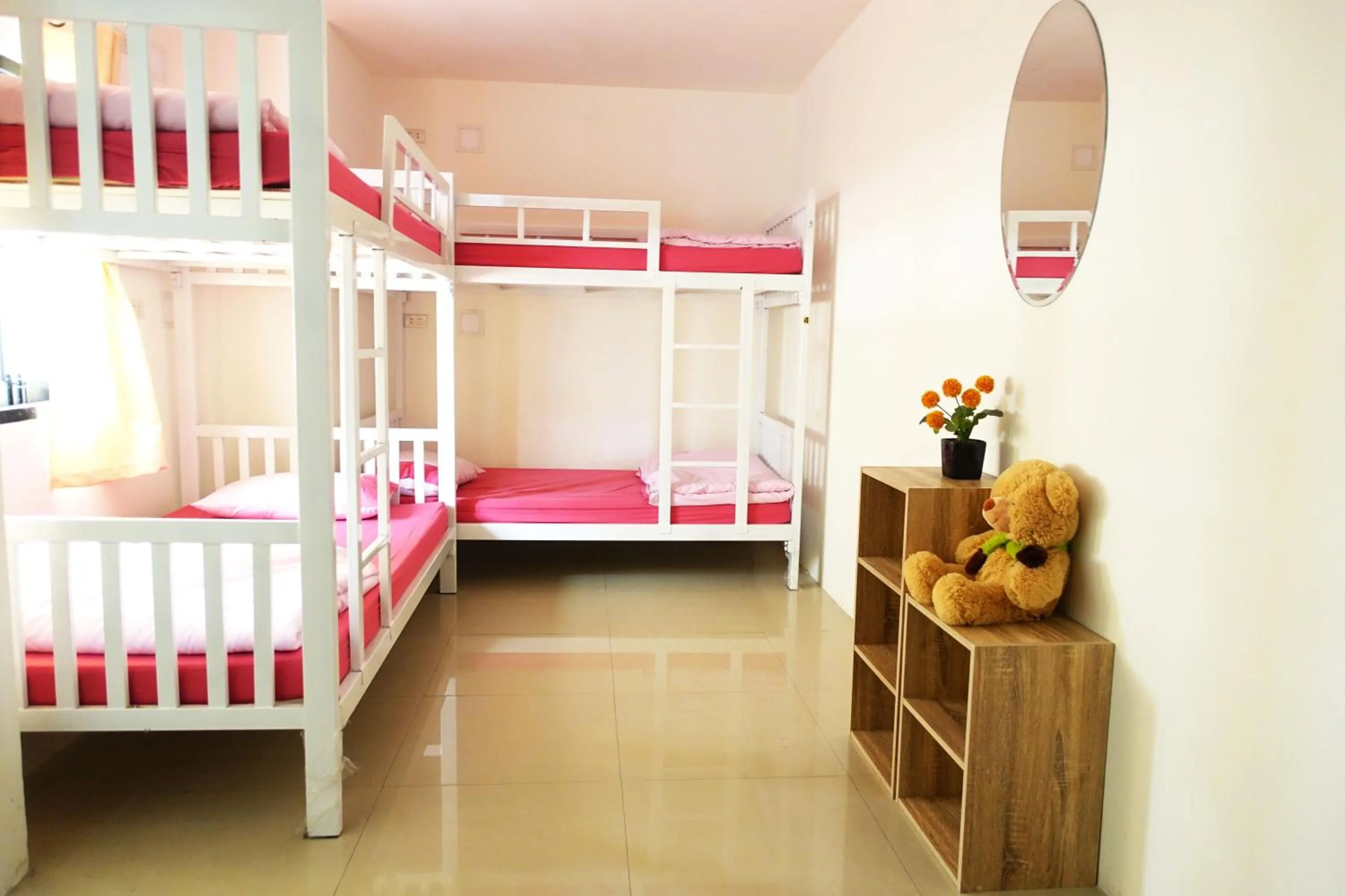 Photo of the whole room, Bed in 1sabai