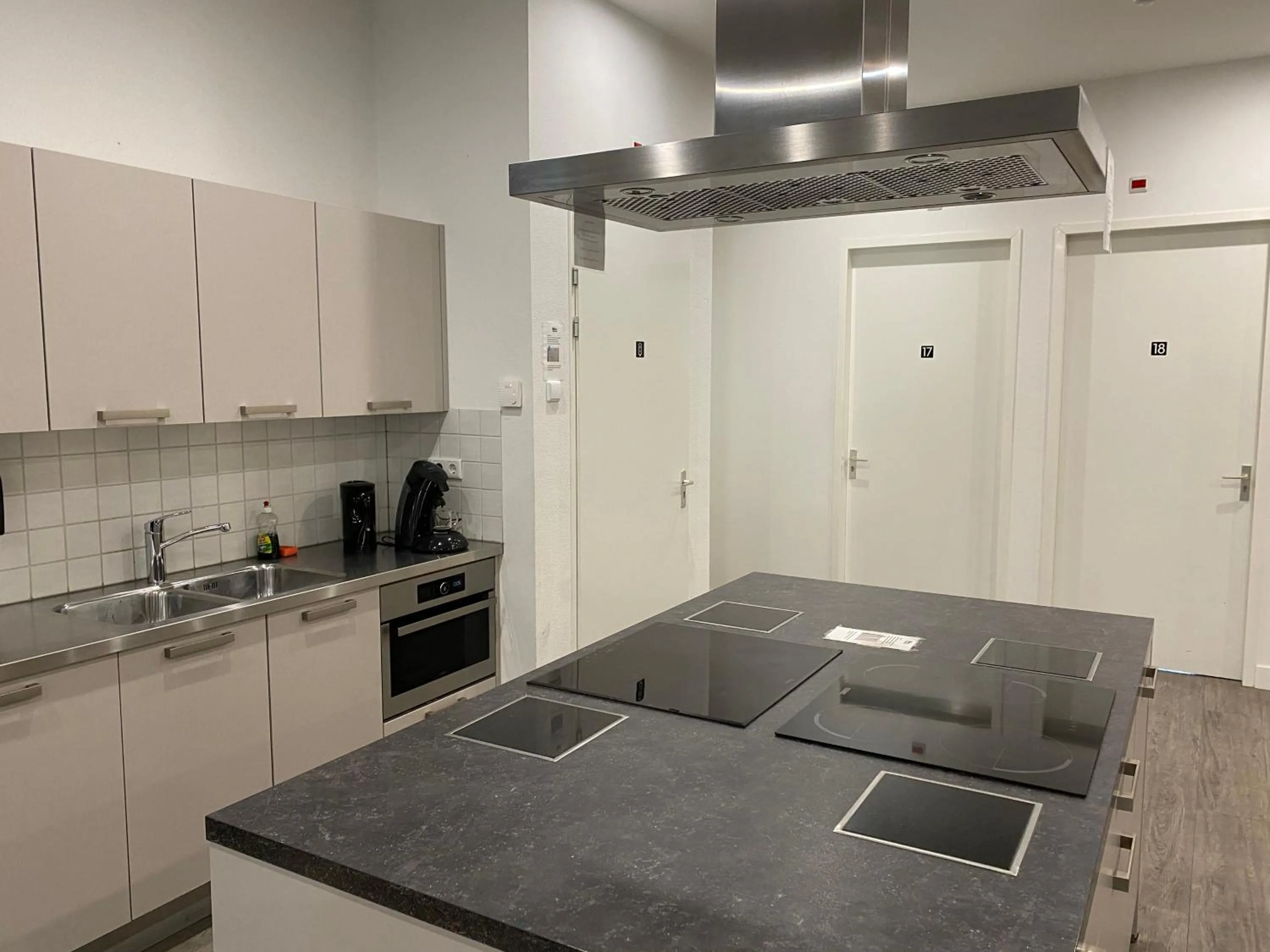 Communal kitchen in Short Stay Wageningen