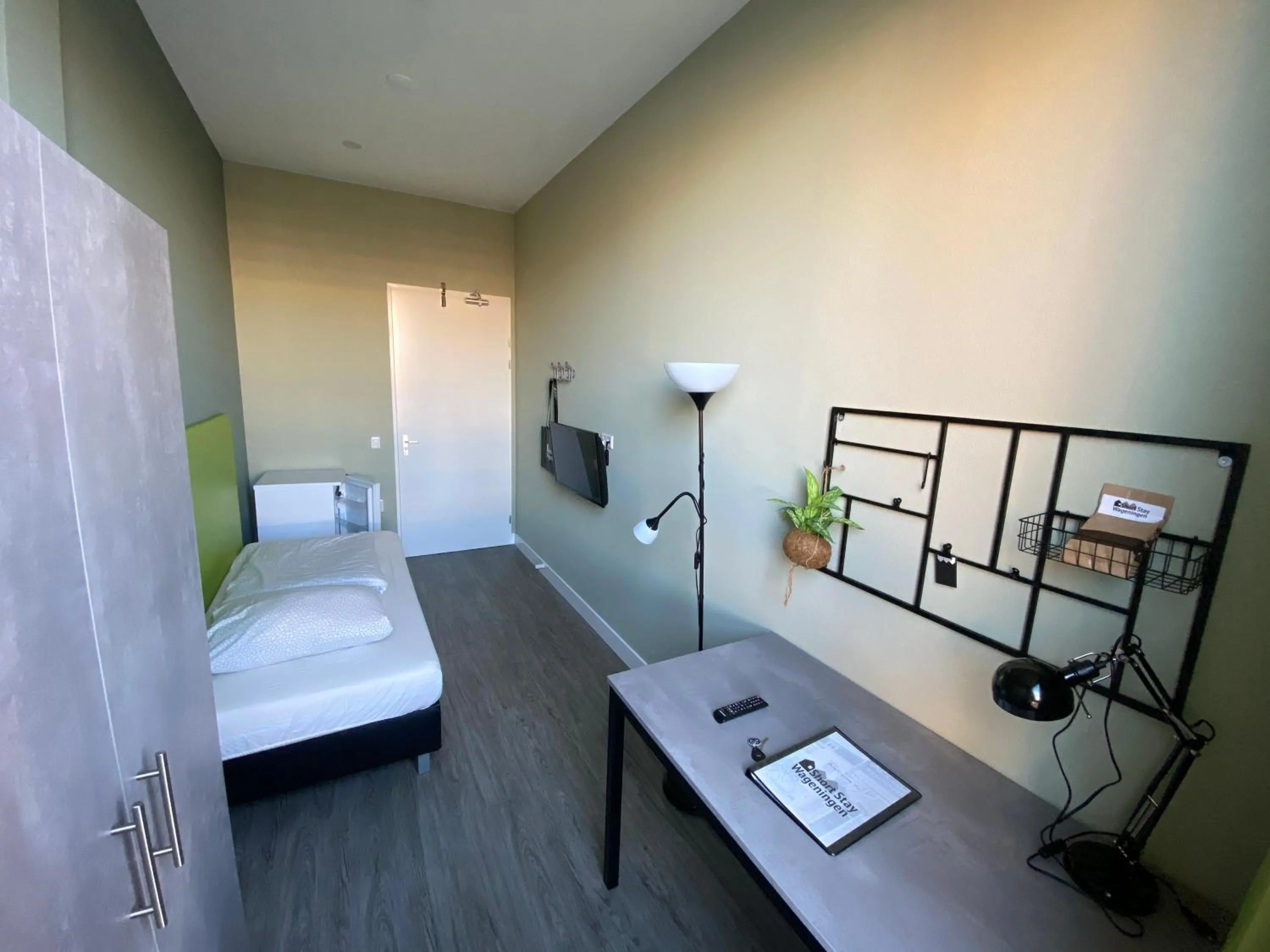 Photo of the whole room, Bed in Short Stay Wageningen