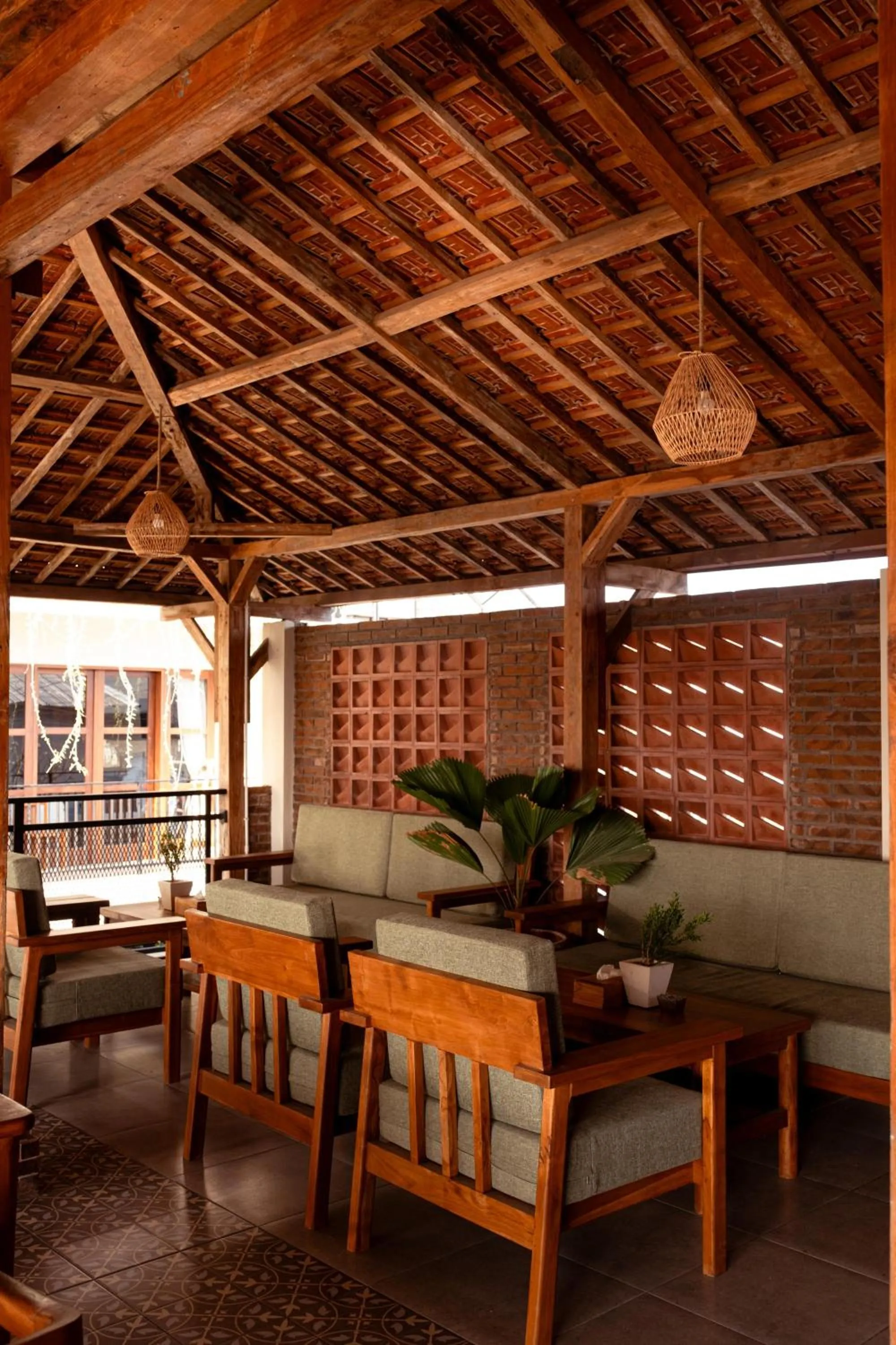 Restaurant/places to eat in Puri Kaja House