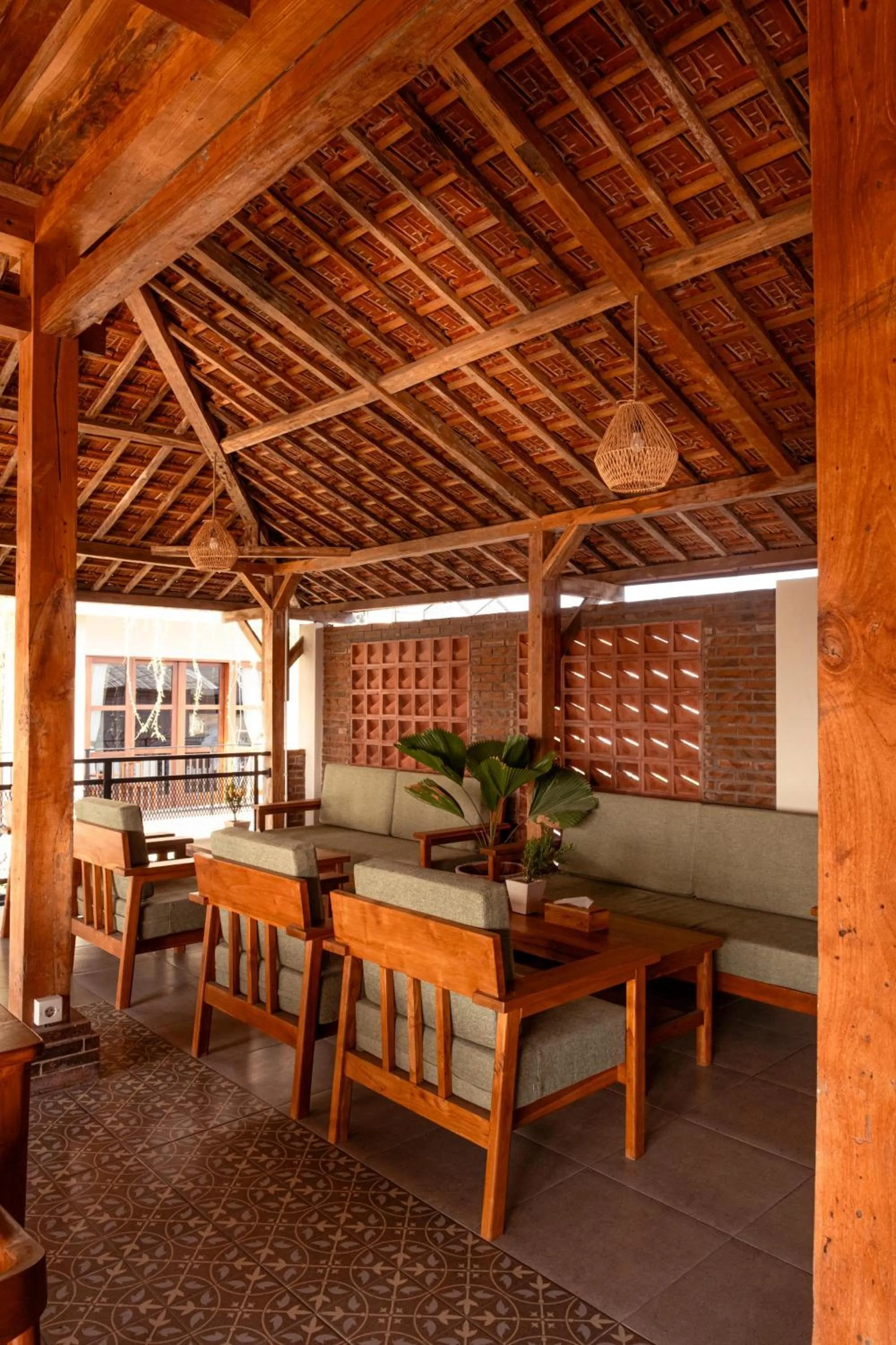 Restaurant/places to eat in Puri Kaja House