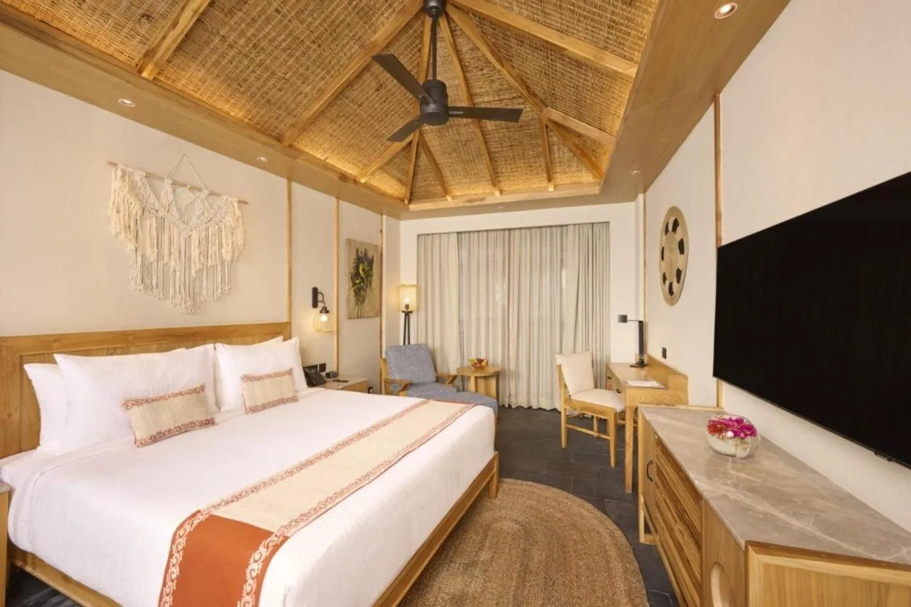 Bedroom, Bed in Royal Tulip Chitwan Nepal