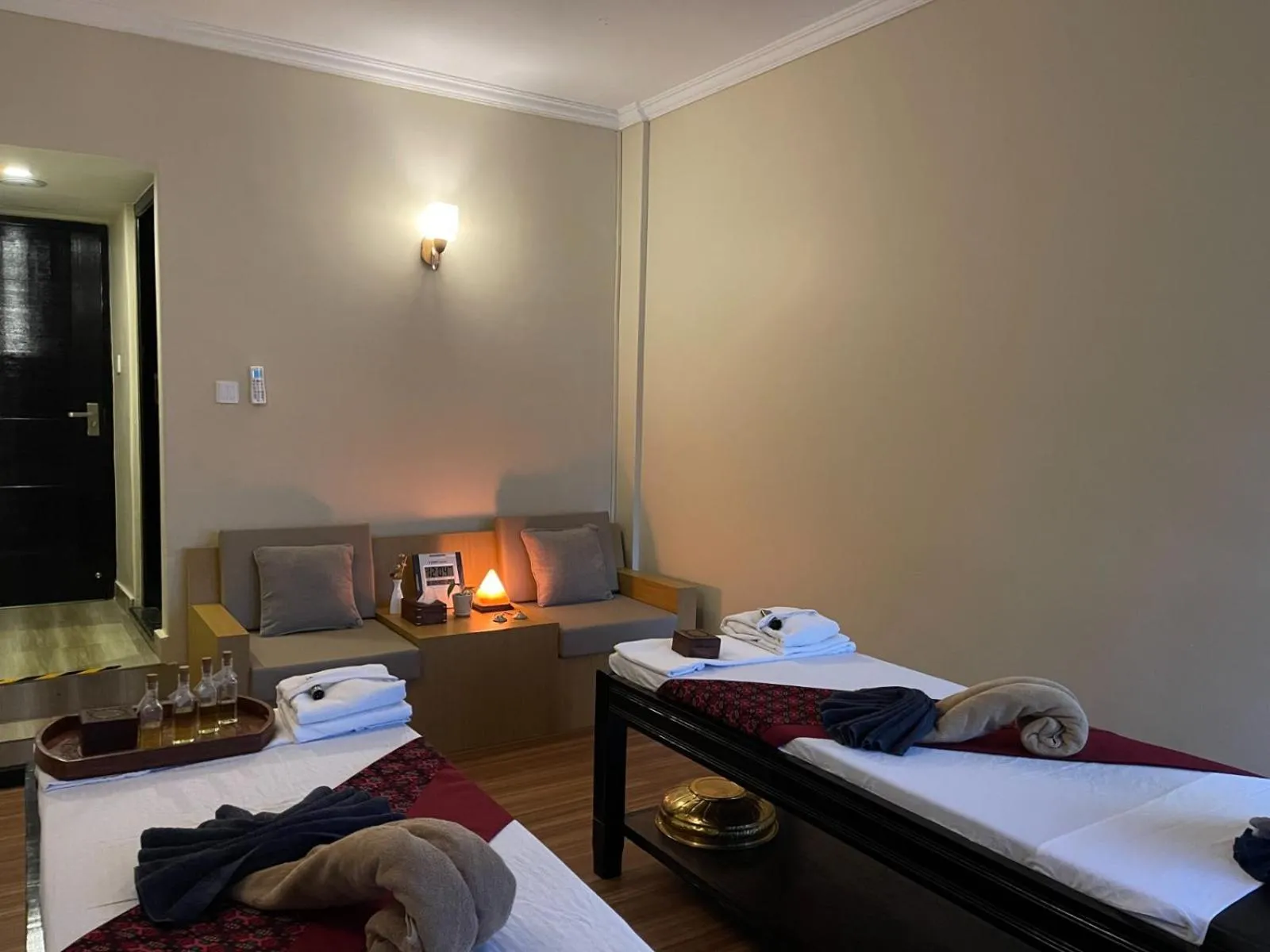Spa and wellness centre/facilities, Bed in Royal Tulip Chitwan Nepal