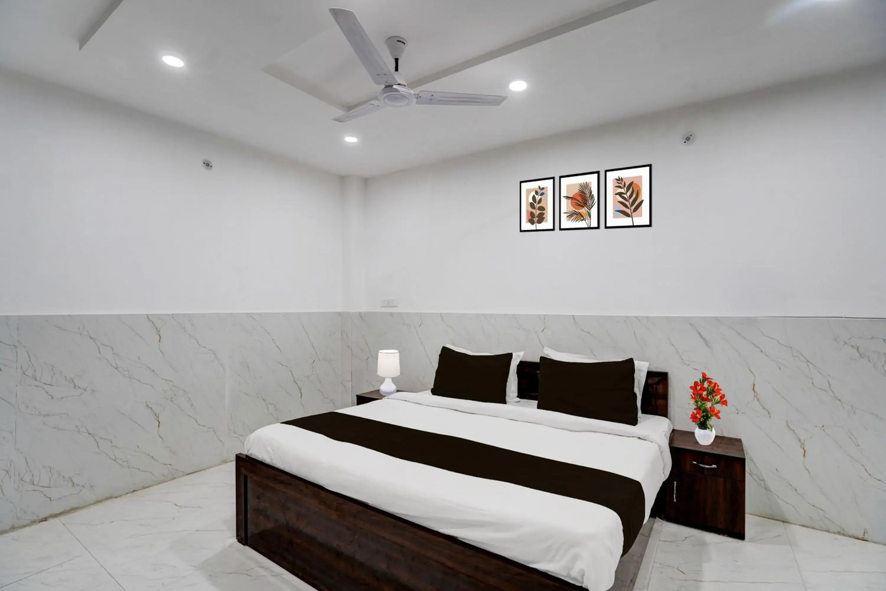 Classic Triple Room - single occupancy in Collection O Vikas Nagar Post Office Formerly Metro Club and Guest House Classic Triple Room - single occupancy in Collection O Vikas Nagar Post Office Formerly Metro Club and Guest House