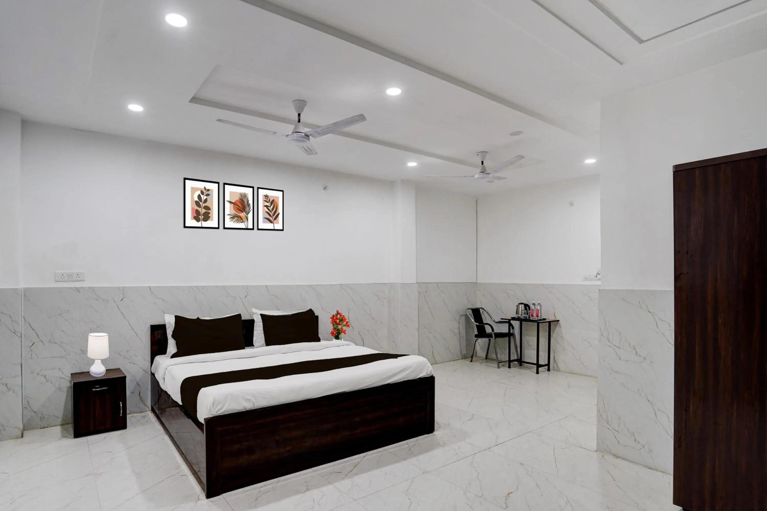 Super Collection O Vikas Nagar Post Office Formerly Metro Club and Guest House