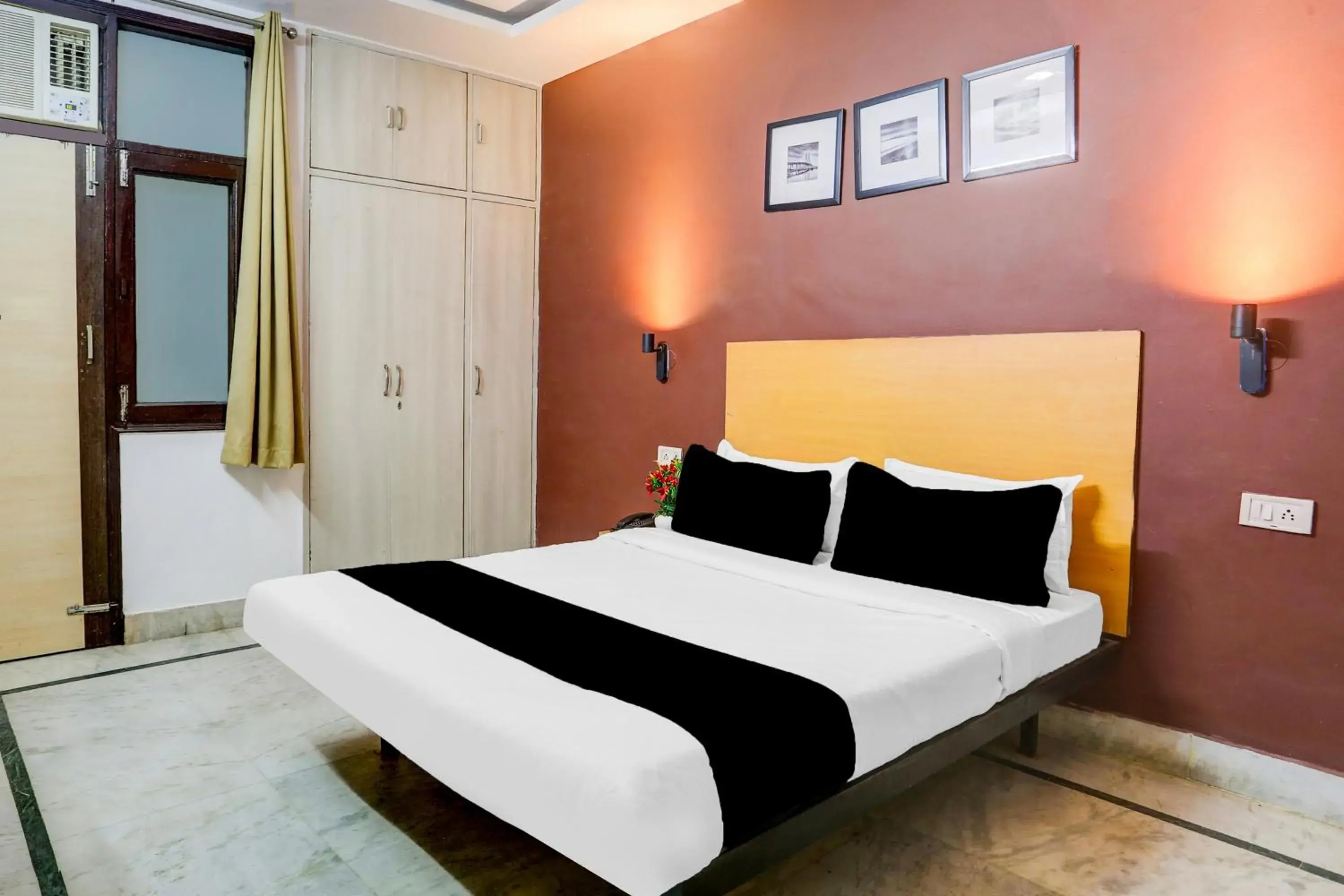 Classic Triple Room - single occupancy in Super Hotel O East Punjabi Bagh Near Metro Station Classic Triple Room - single occupancy in Super Hotel O East Punjabi Bagh Near Metro Station