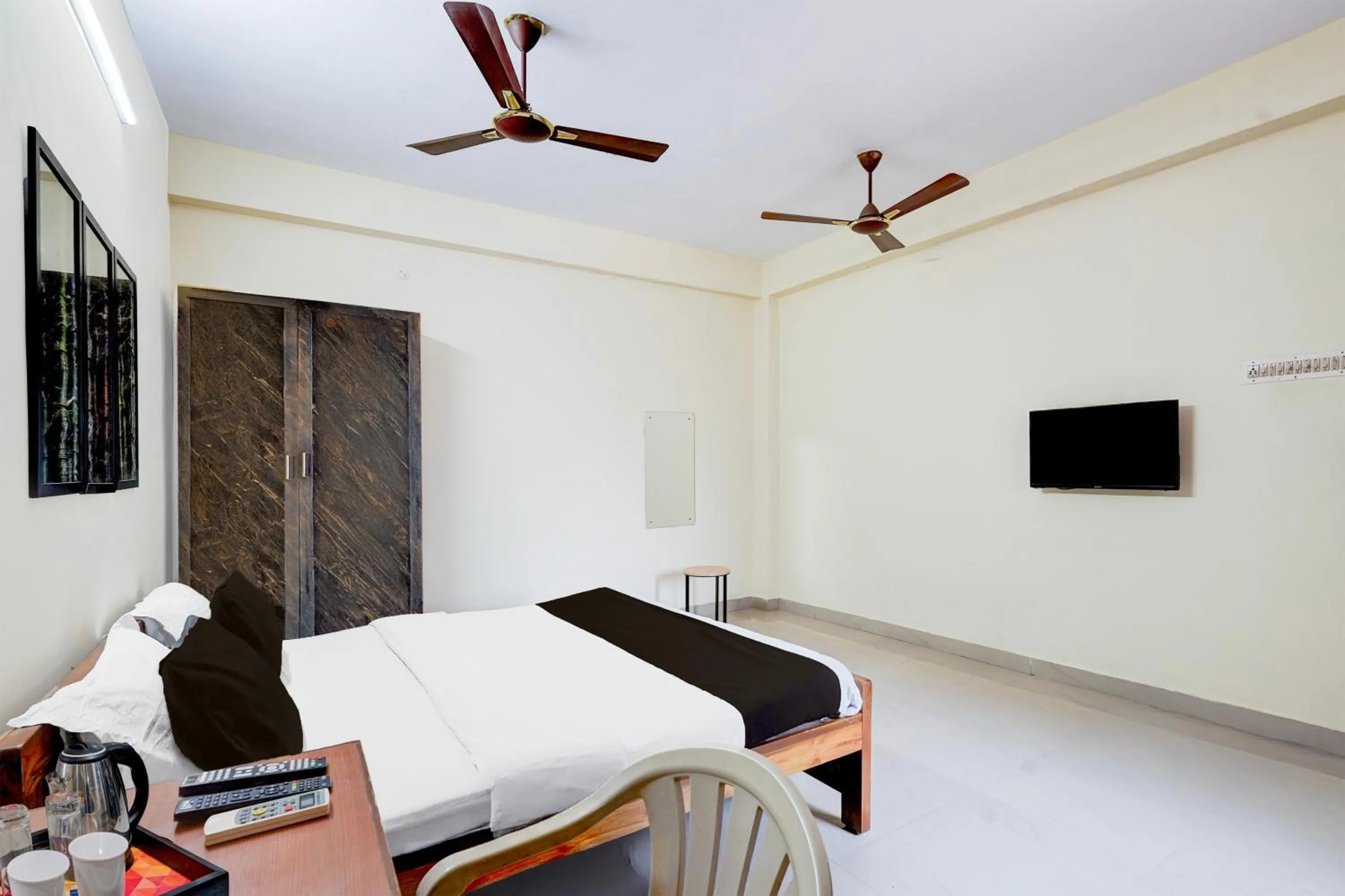 Bedroom, Bed in Super Hotel O Villivakkam Railway Station Formerly BV Stayz