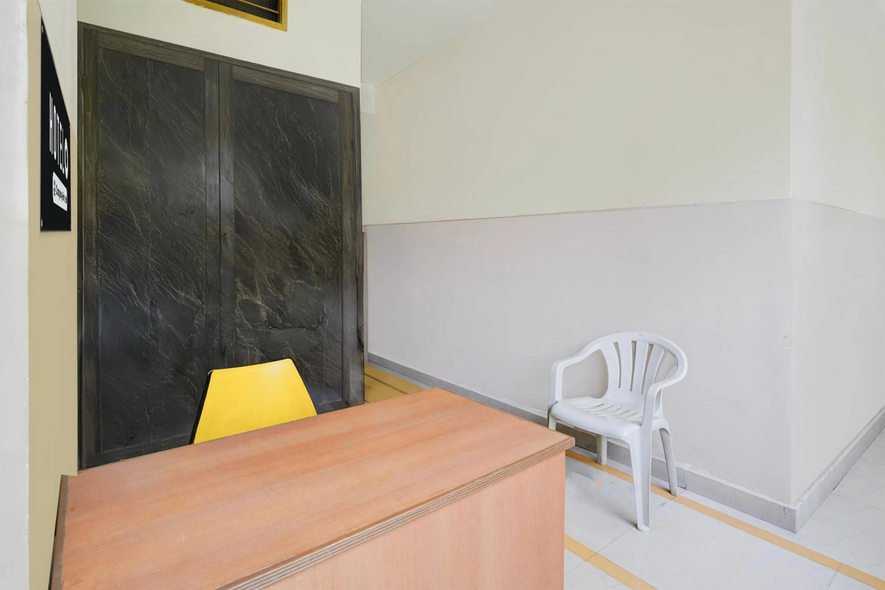 Lobby or reception in Super Hotel O Villivakkam Railway Station Formerly BV Stayz