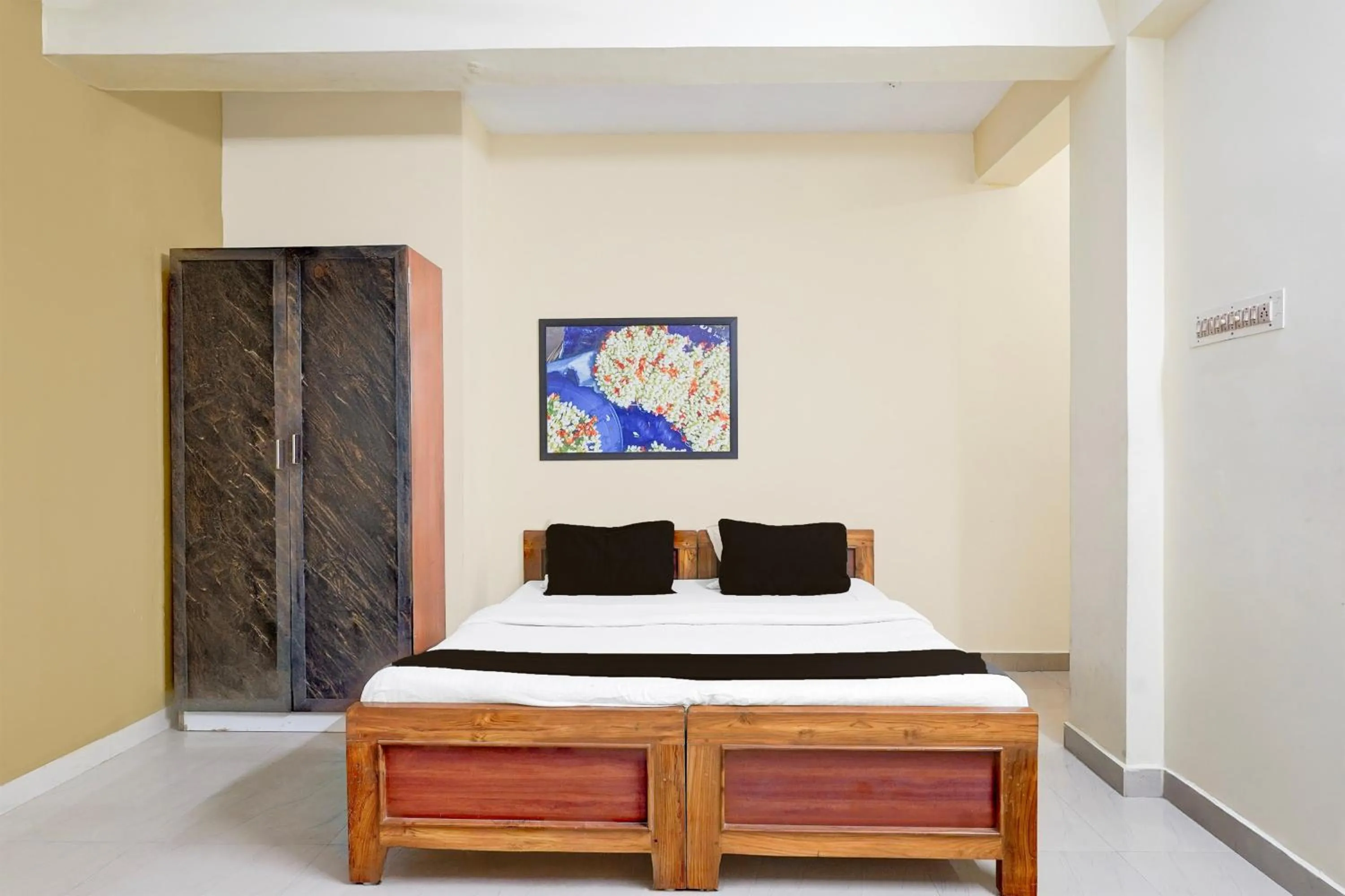 Bedroom, Bed in Super Hotel O Villivakkam Railway Station Formerly BV Stayz