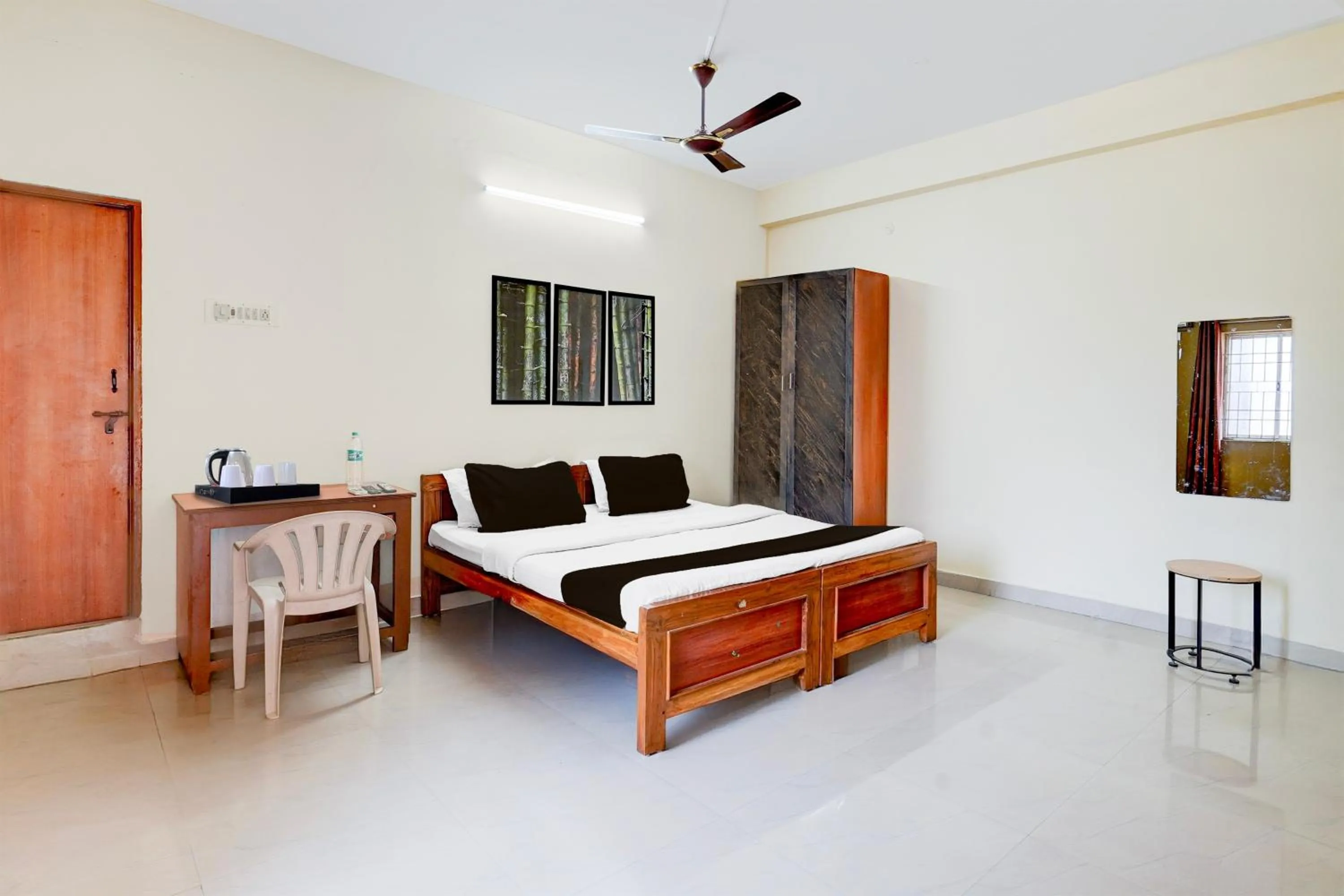 Bedroom, Bed in Super Hotel O Villivakkam Railway Station Formerly BV Stayz