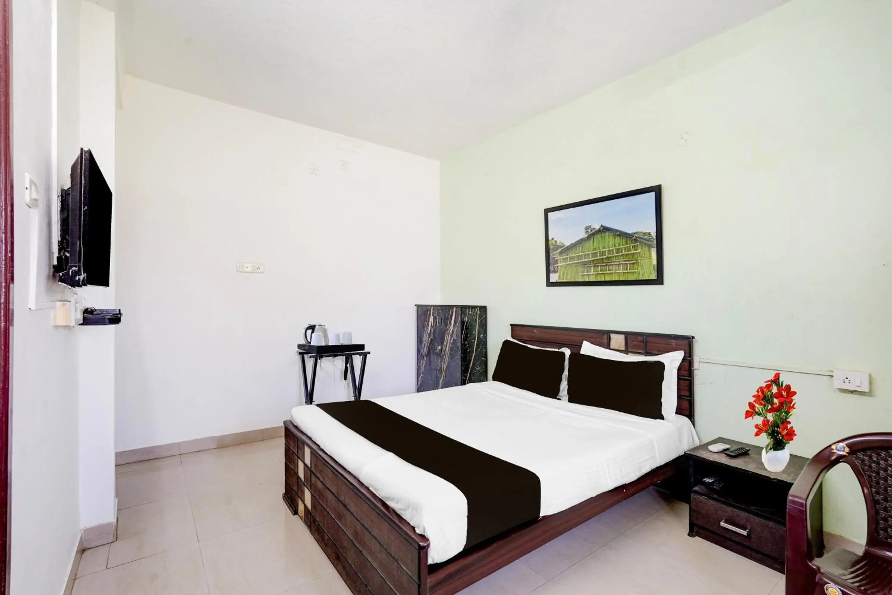 Classic Triple Room - single occupancy in Super Hotel O Kelambakkam Bus Terminal Formerly Guna Residency Classic Triple Room - single occupancy in Super Hotel O Kelambakkam Bus Terminal Formerly Guna Residency
