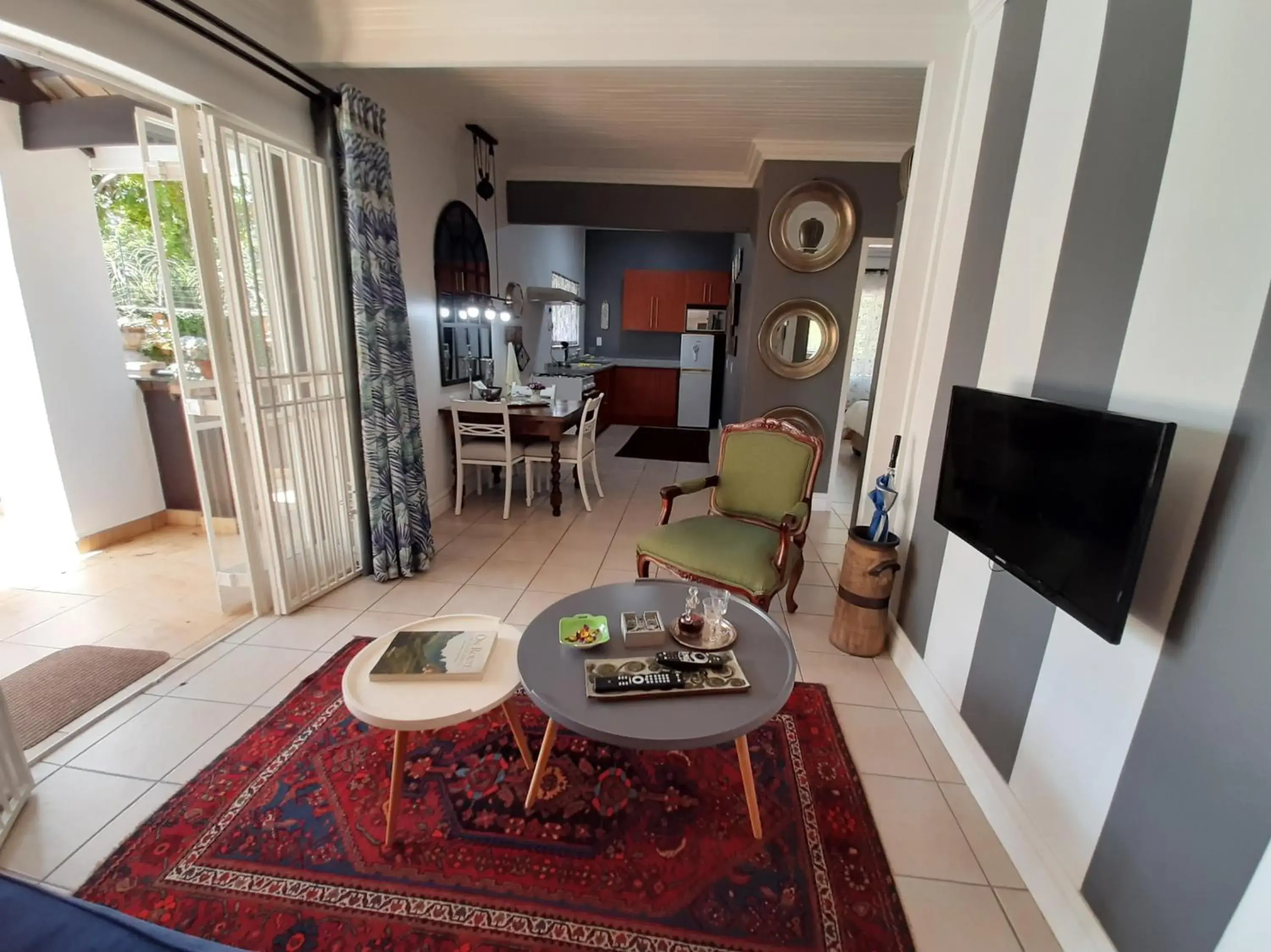 Two-Bedroom Suite in At 98 on Lynburn Guest House Two-Bedroom Suite in At 98 on Lynburn Guest House