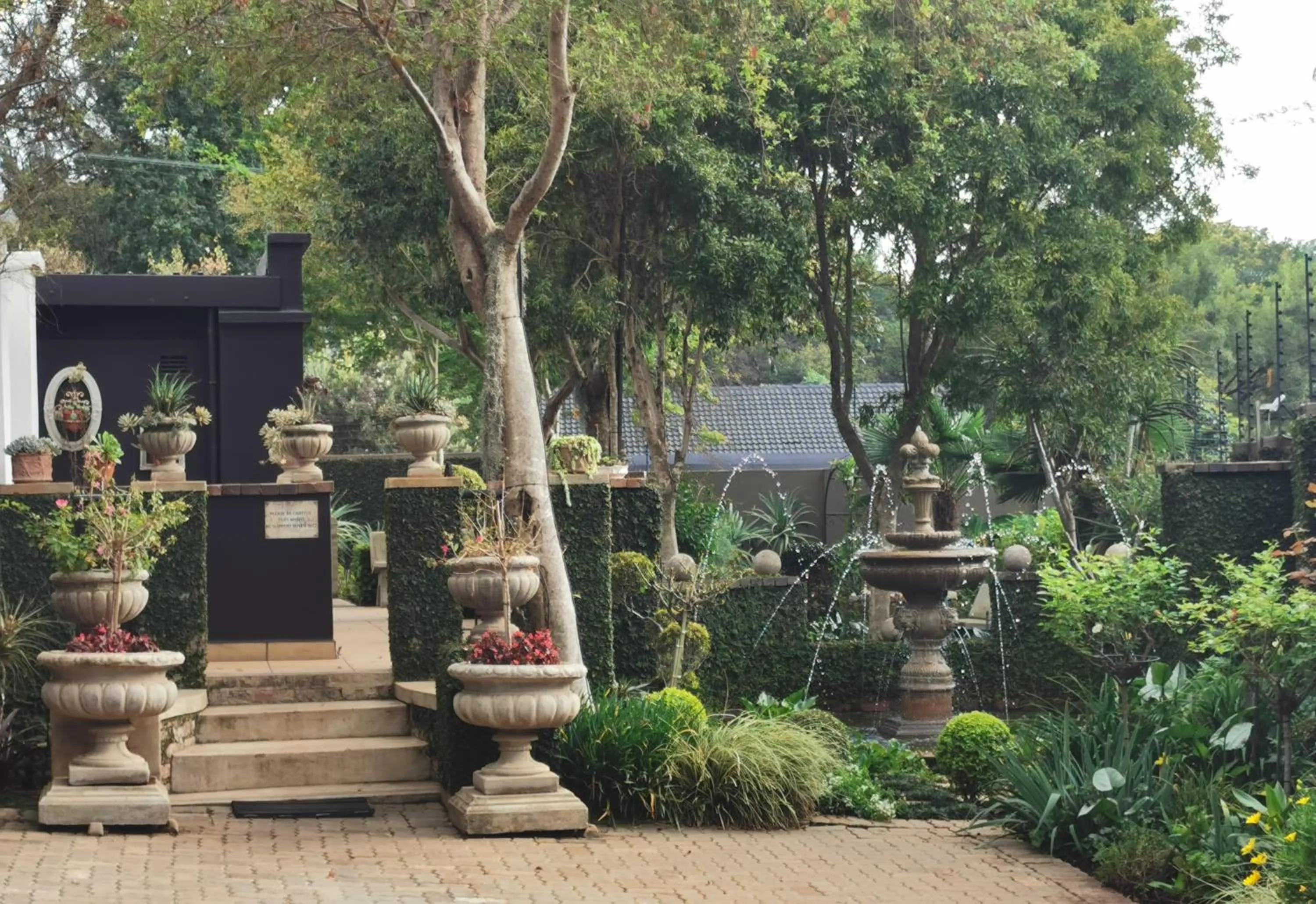 Facade/entrance in At 98 on Lynburn Guest House