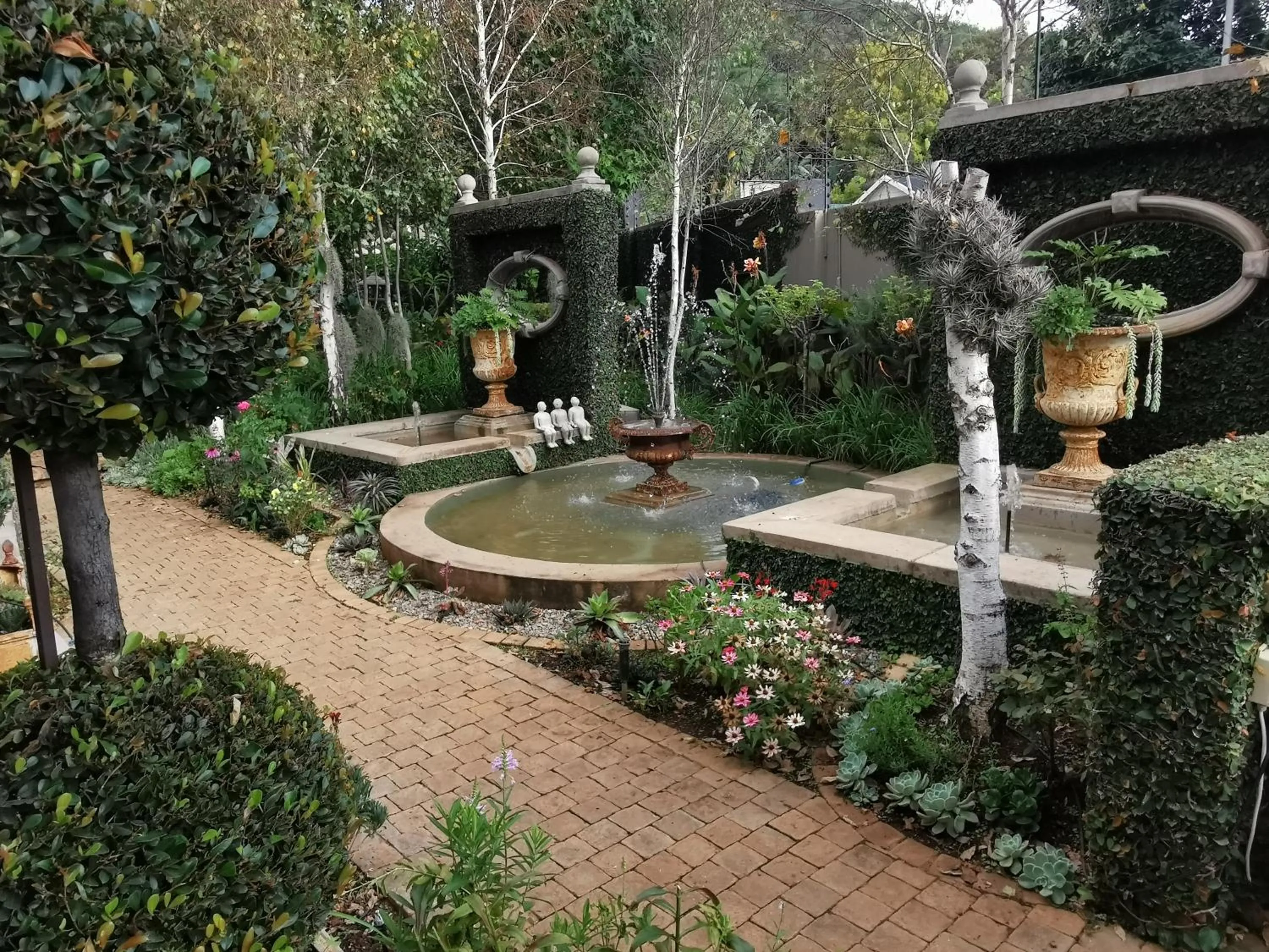 Garden in At 98 on Lynburn Guest House