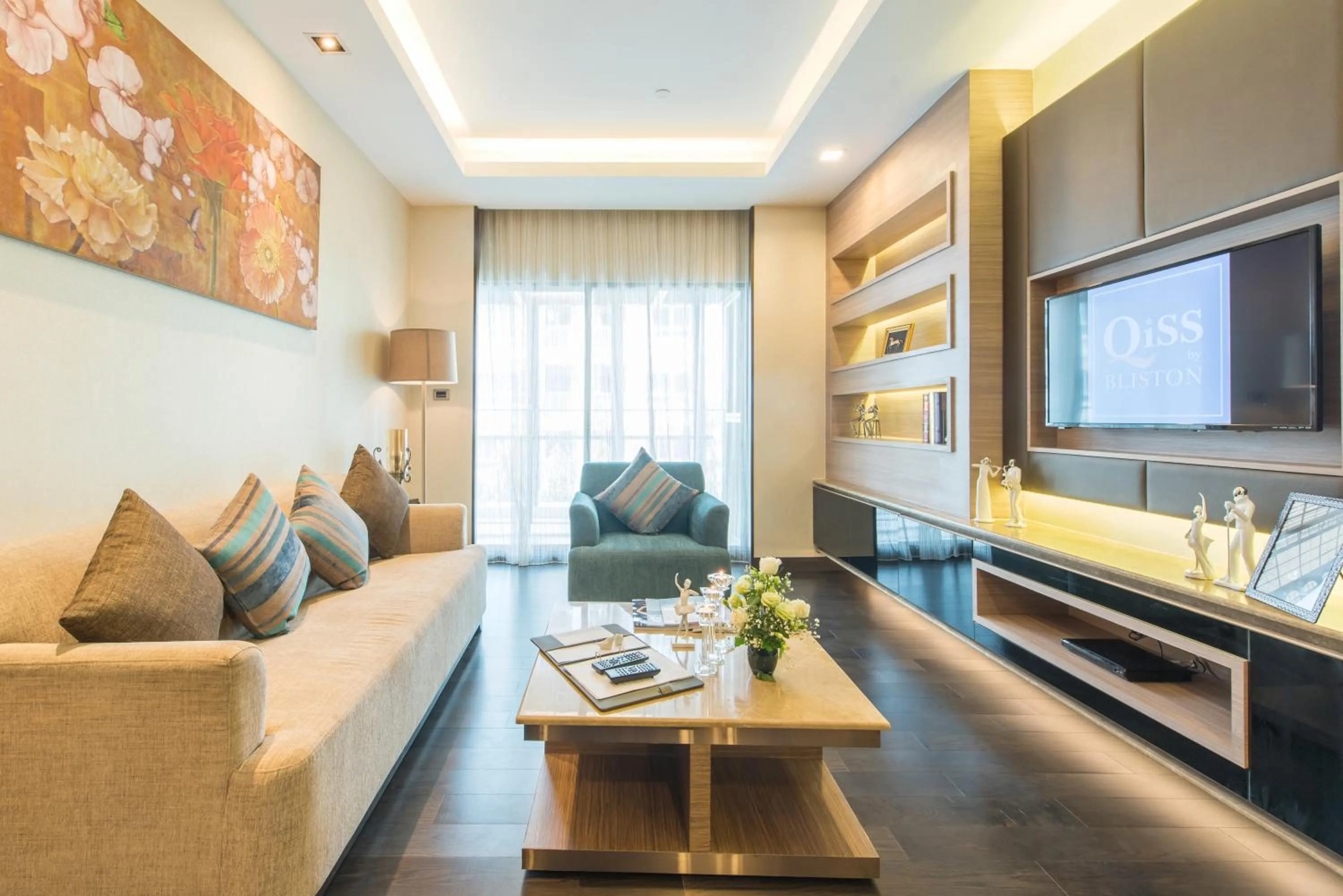 Living room in Qiss Residence by Bliston