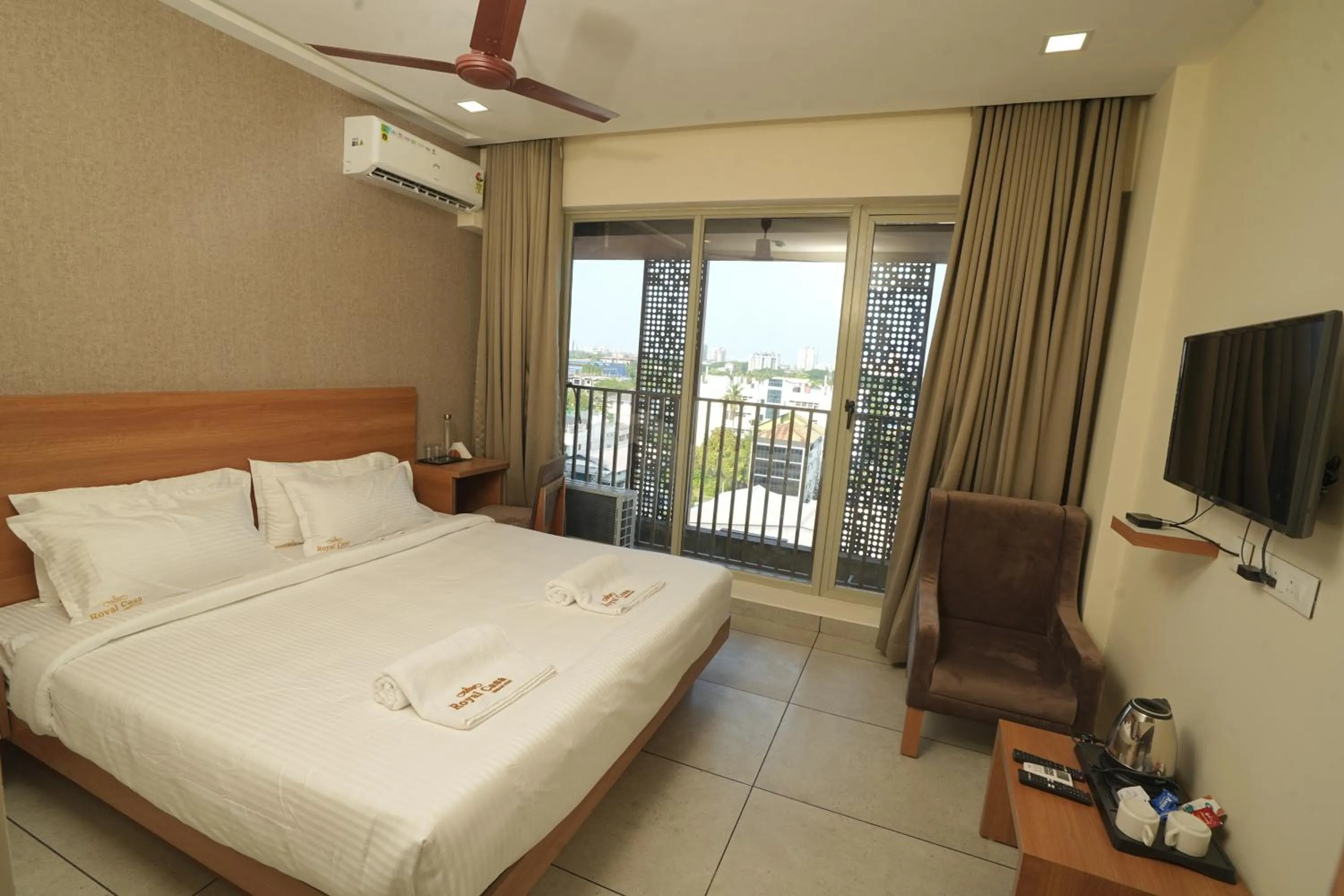 Photo of the whole room, Bed in Royal Casa Cochin