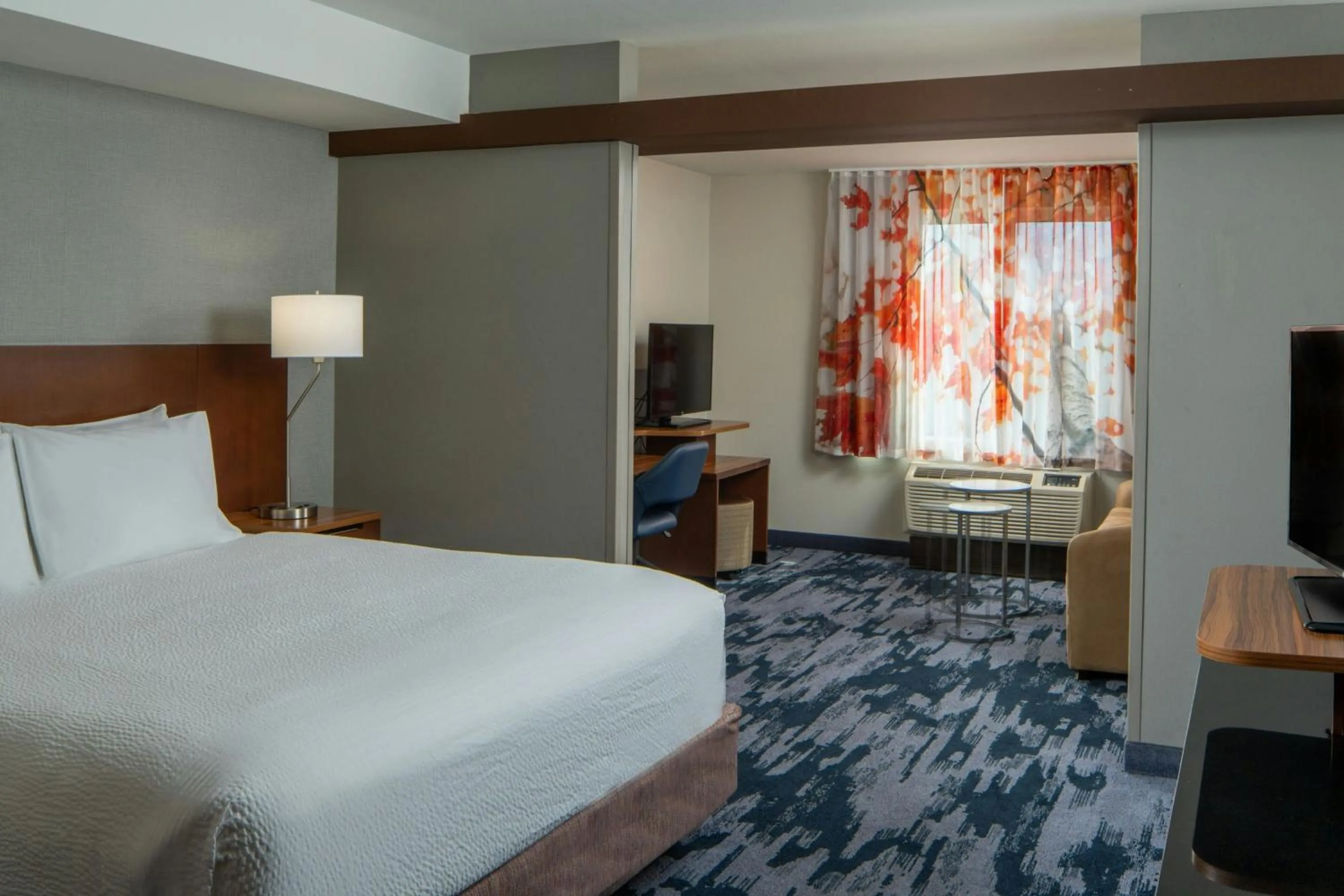 Photo of the whole room, Bed in Fairfield Inn & Suites by Marriott Atmore