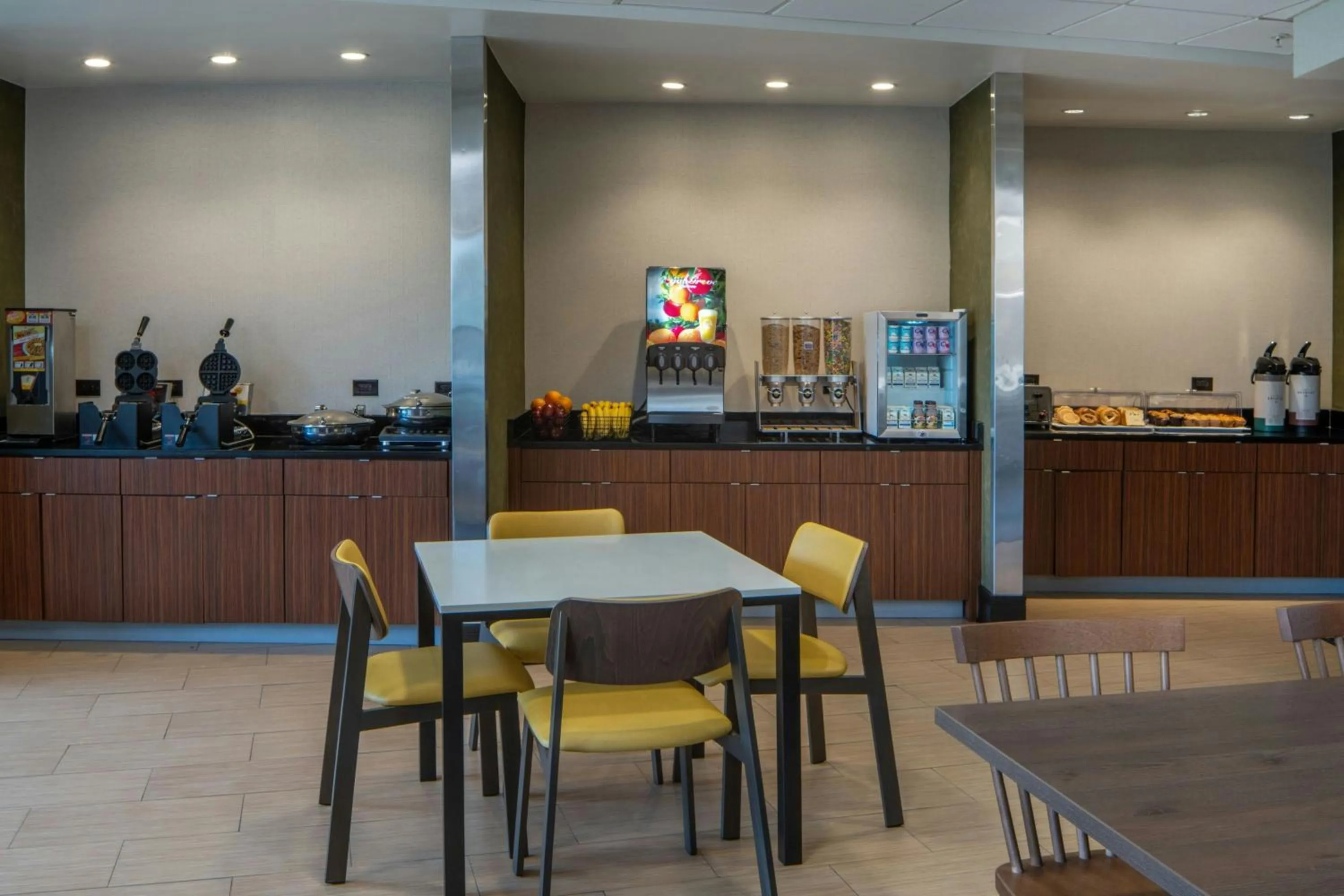 Breakfast in Fairfield Inn & Suites by Marriott Atmore
