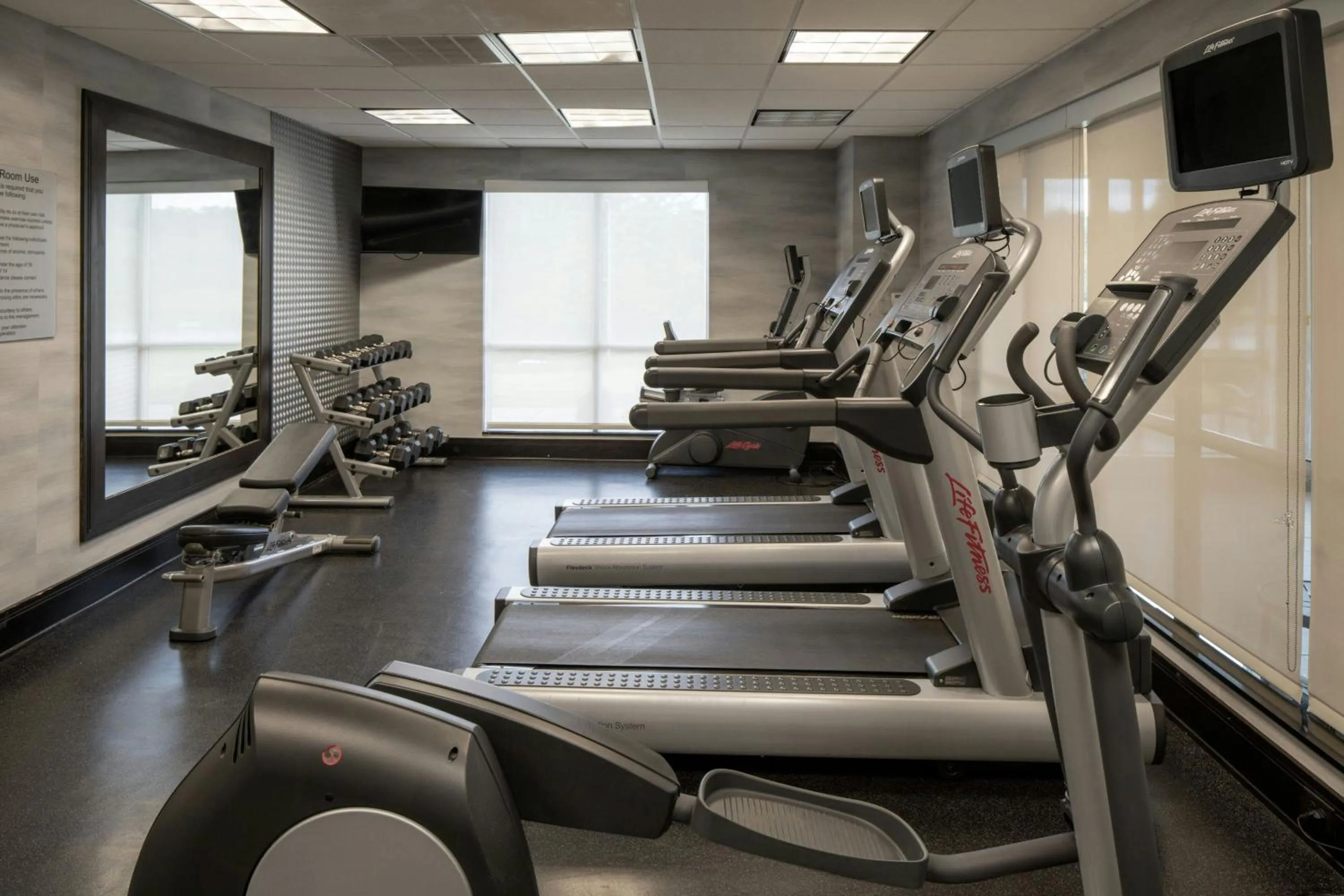 Fitness centre/facilities in Fairfield Inn & Suites by Marriott Atmore