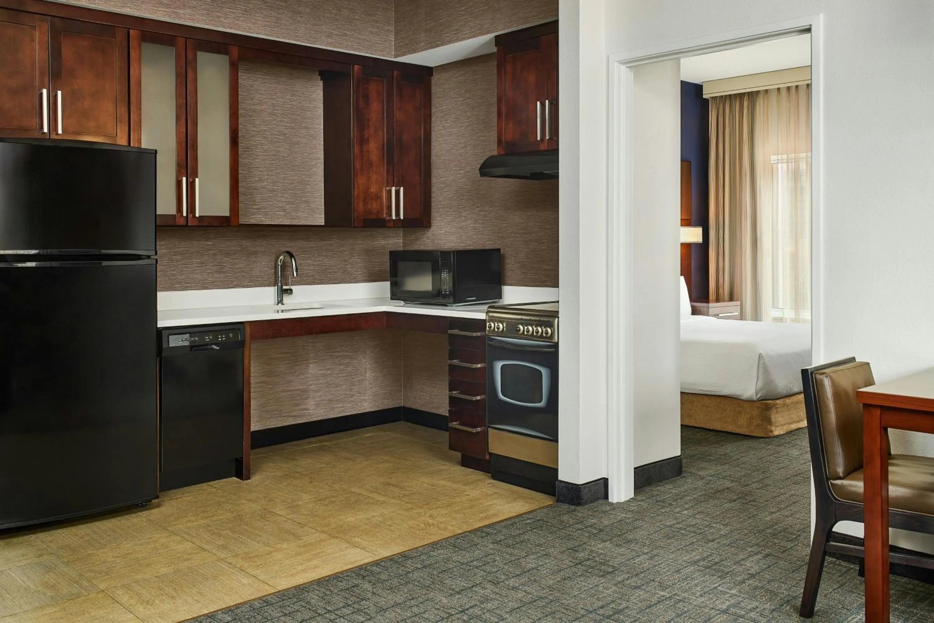 Kitchen or kitchenette, Bed in Residence Inn by Marriott Rapid City