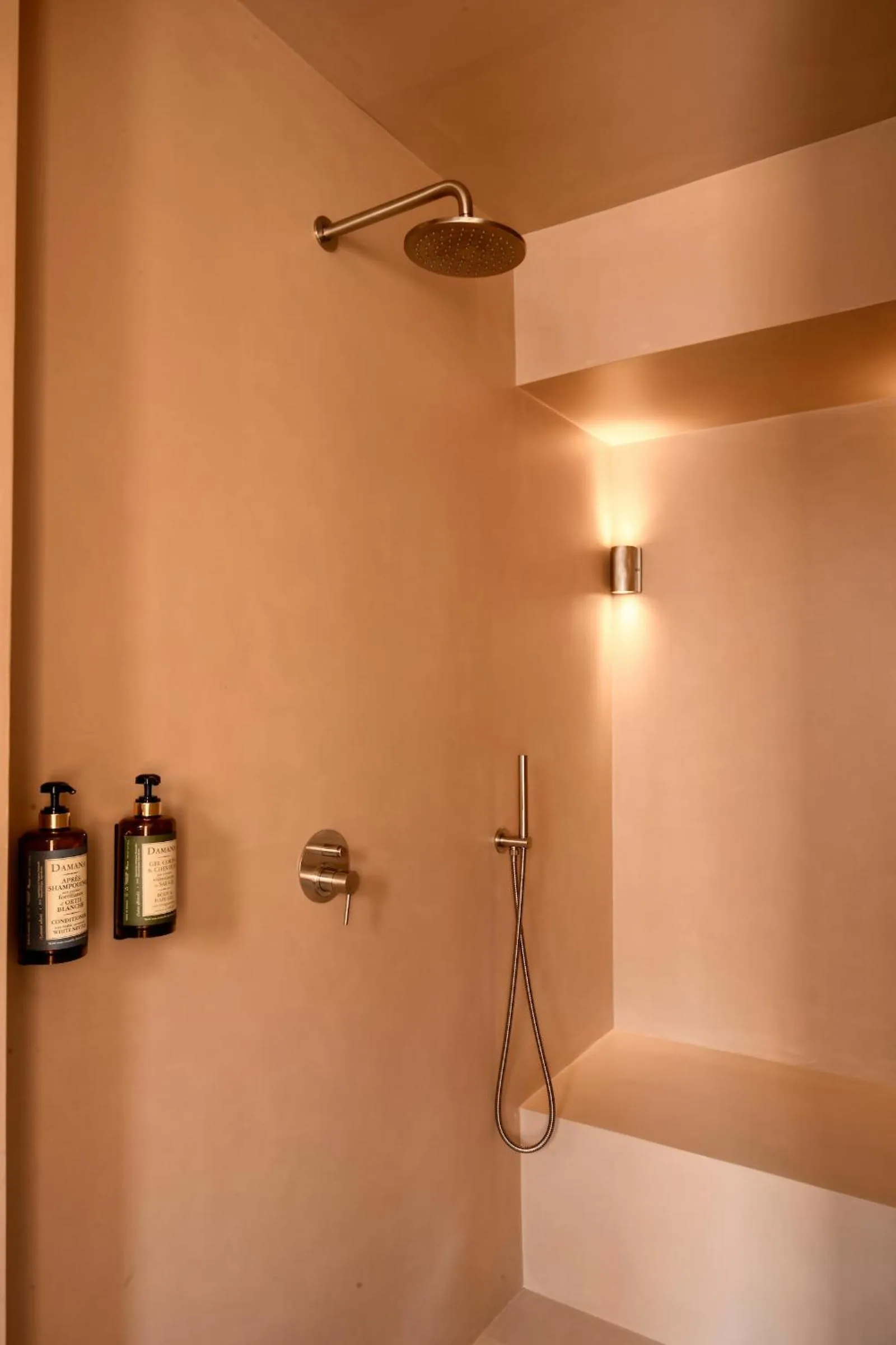 Shower in Terra Verde Oia by K&K