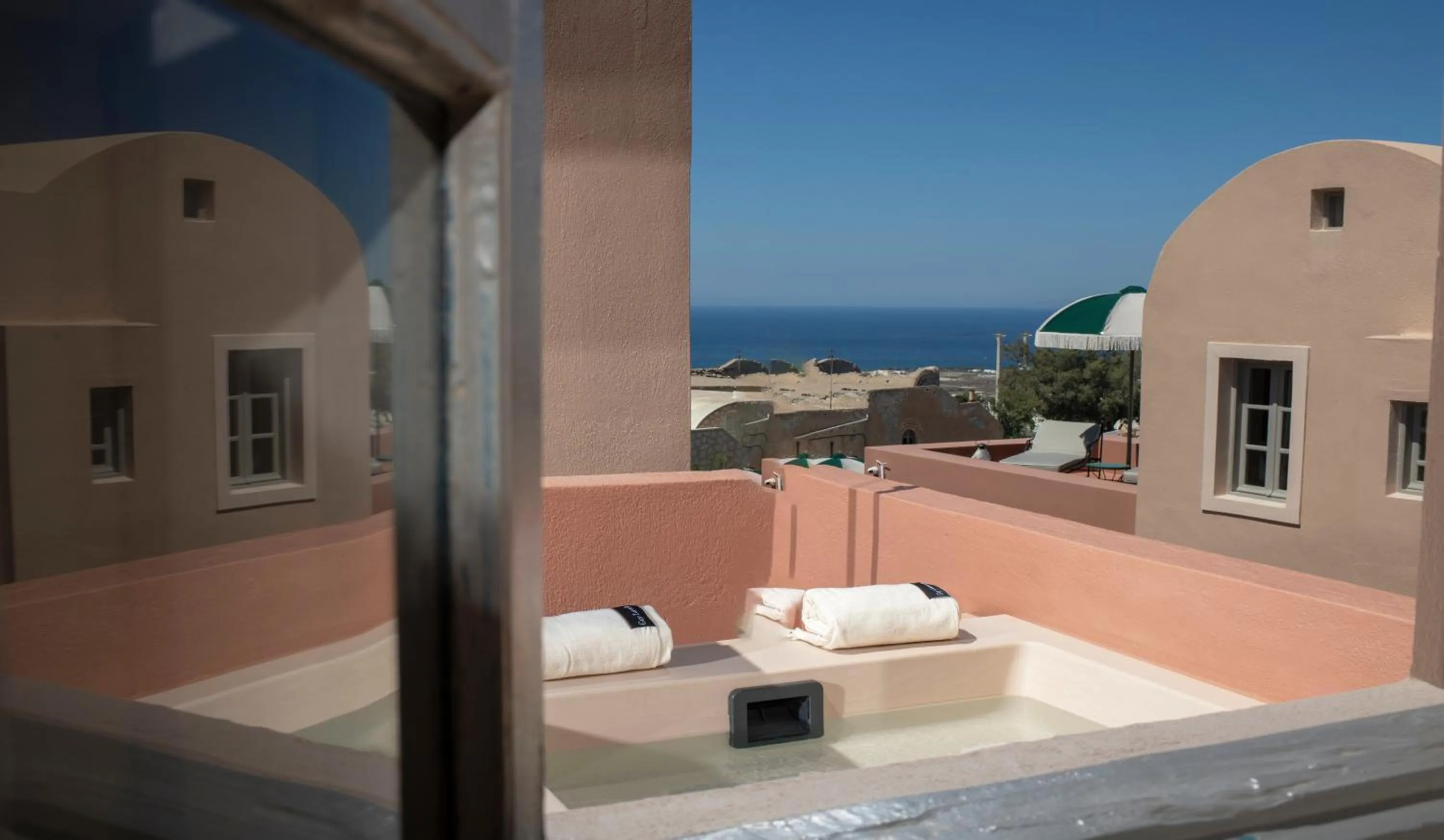 Pool view in Terra Verde Oia by K&K