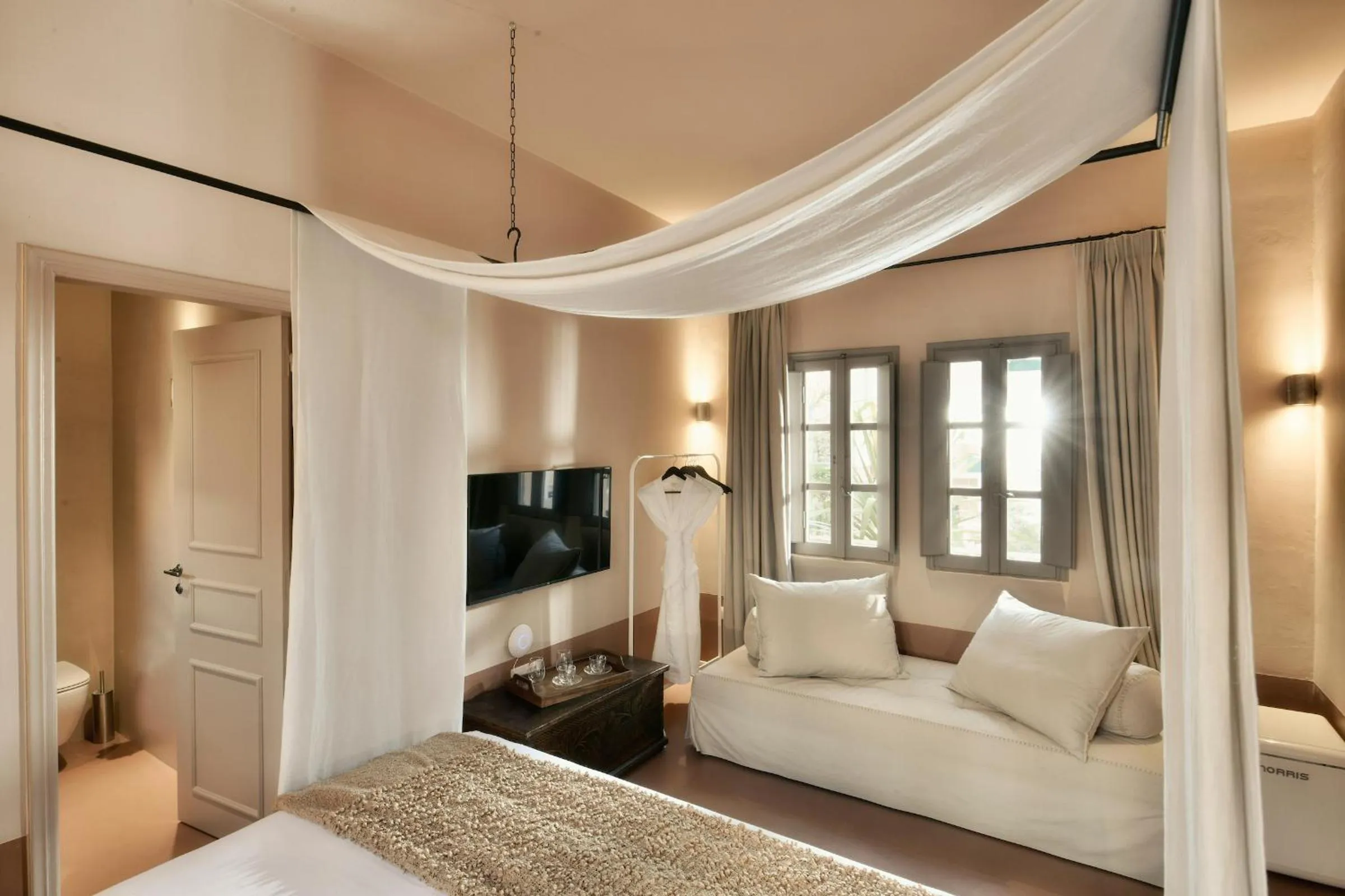 Communal lounge/ TV room, Bed in Terra Verde Oia by K&K