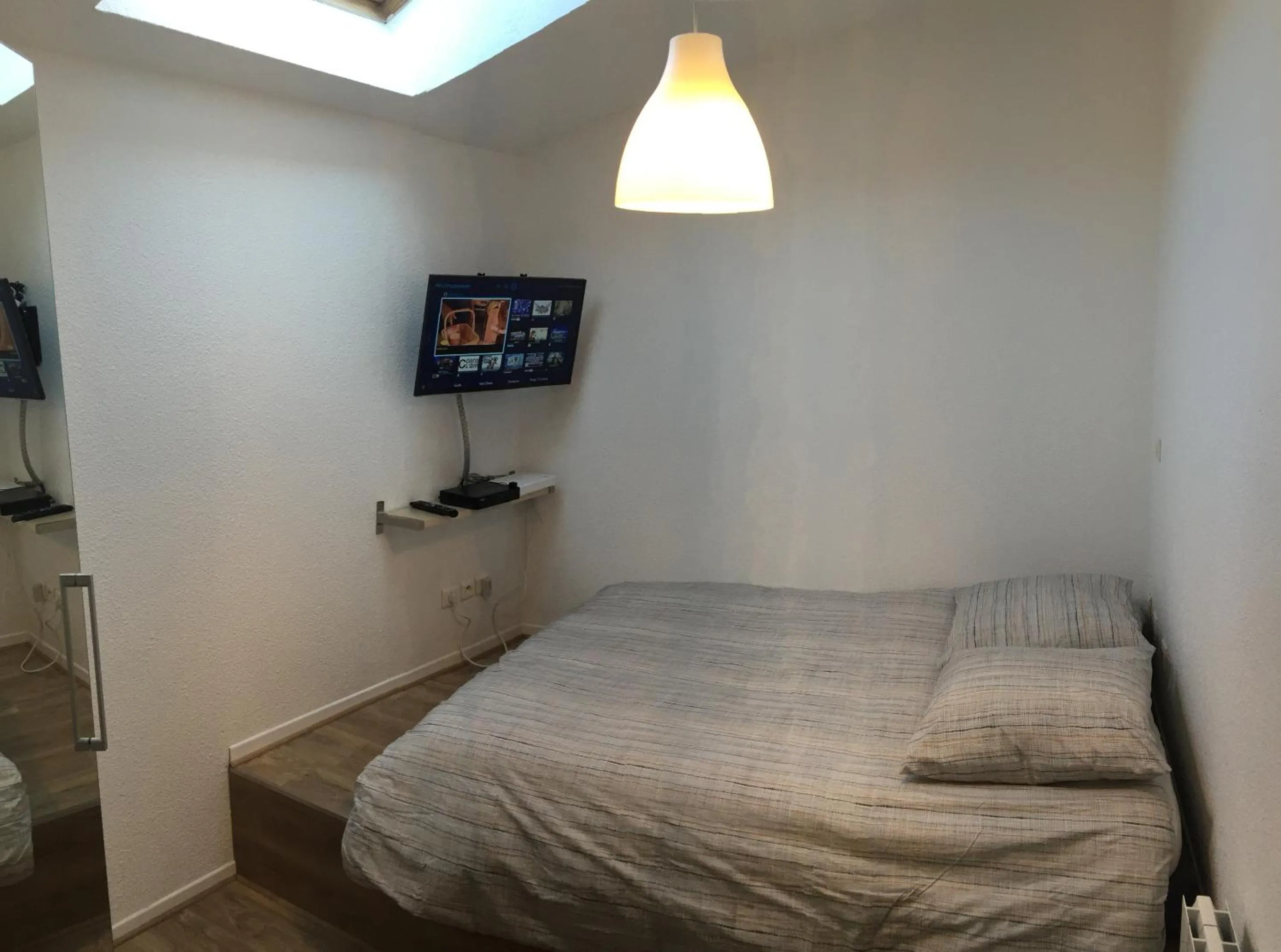 Bedroom, Bed in Apartment Villeurbanne