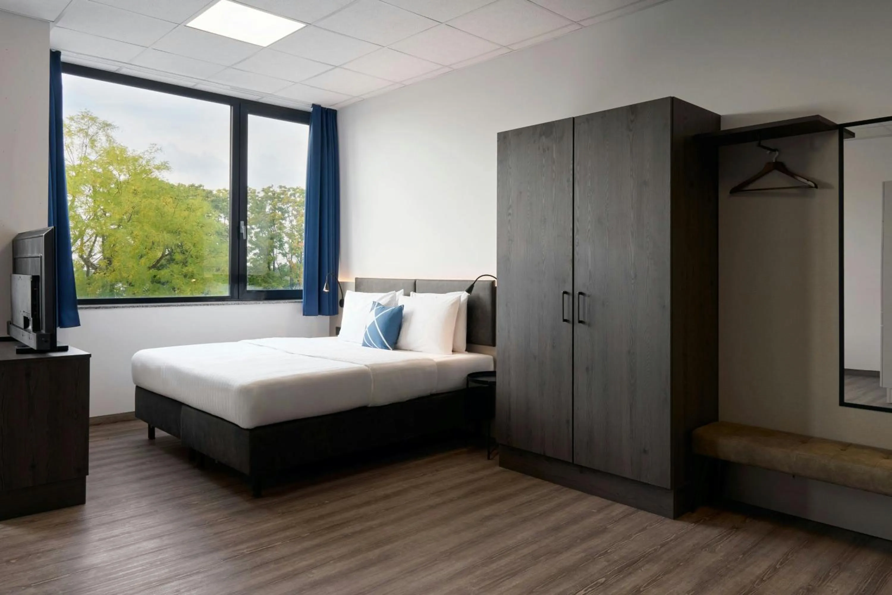 Photo of the whole room, Bed in Four Points Flex by Sheraton Östringen