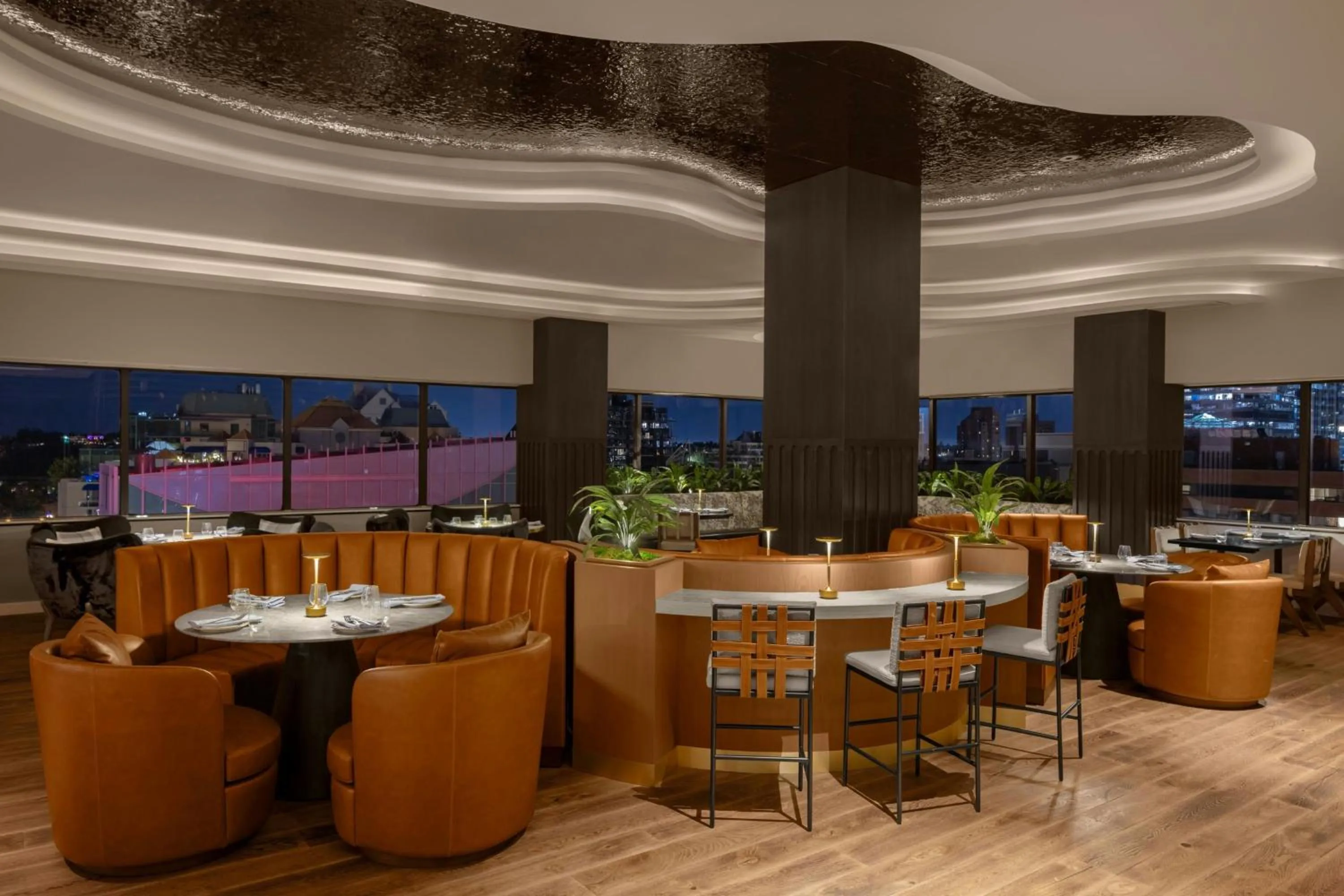 Restaurant/places to eat in Element Calgary Downtown