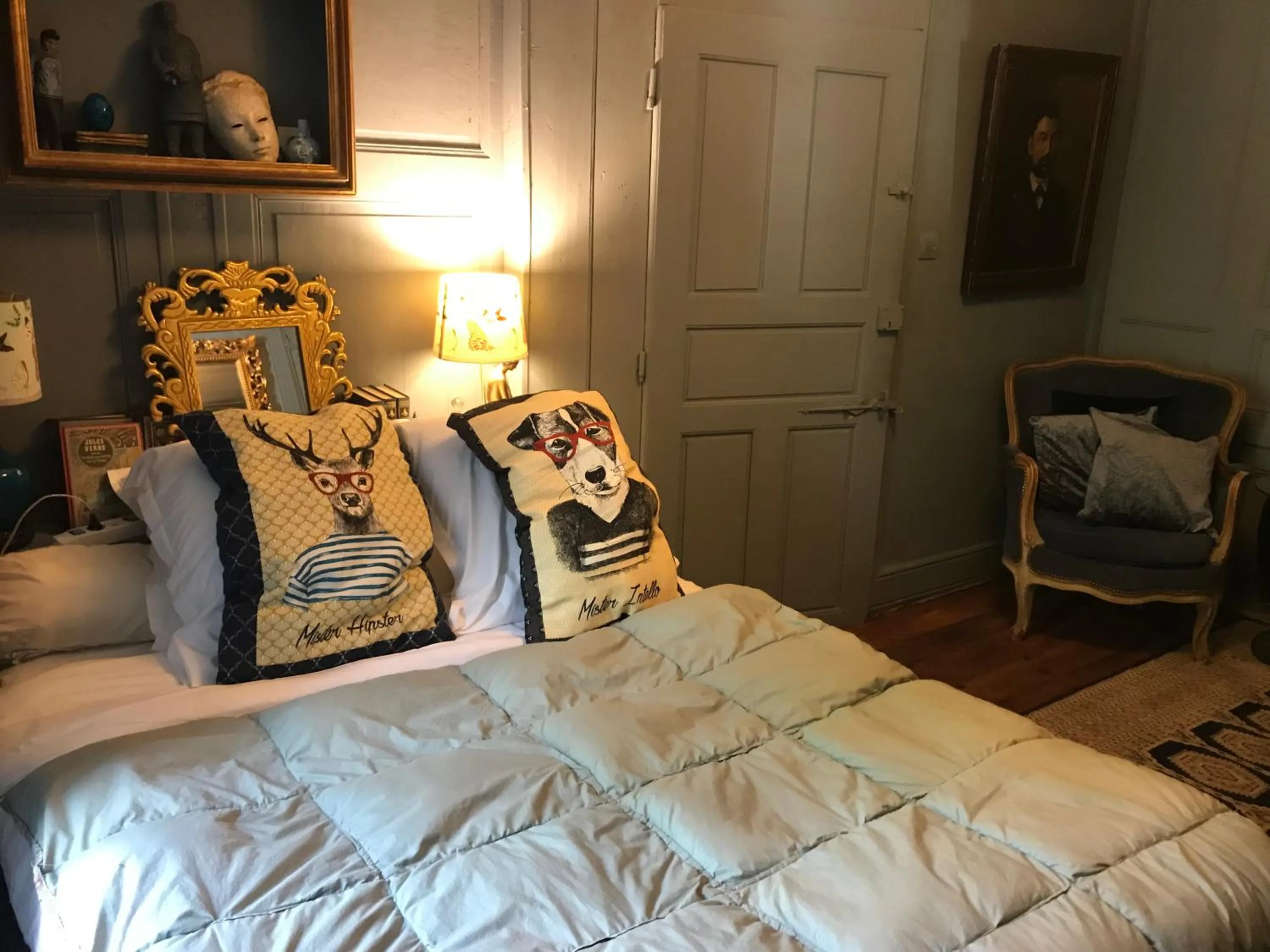 Bed in Domaine De La Bastille, Manoir du XVll, Bed and Breakfast