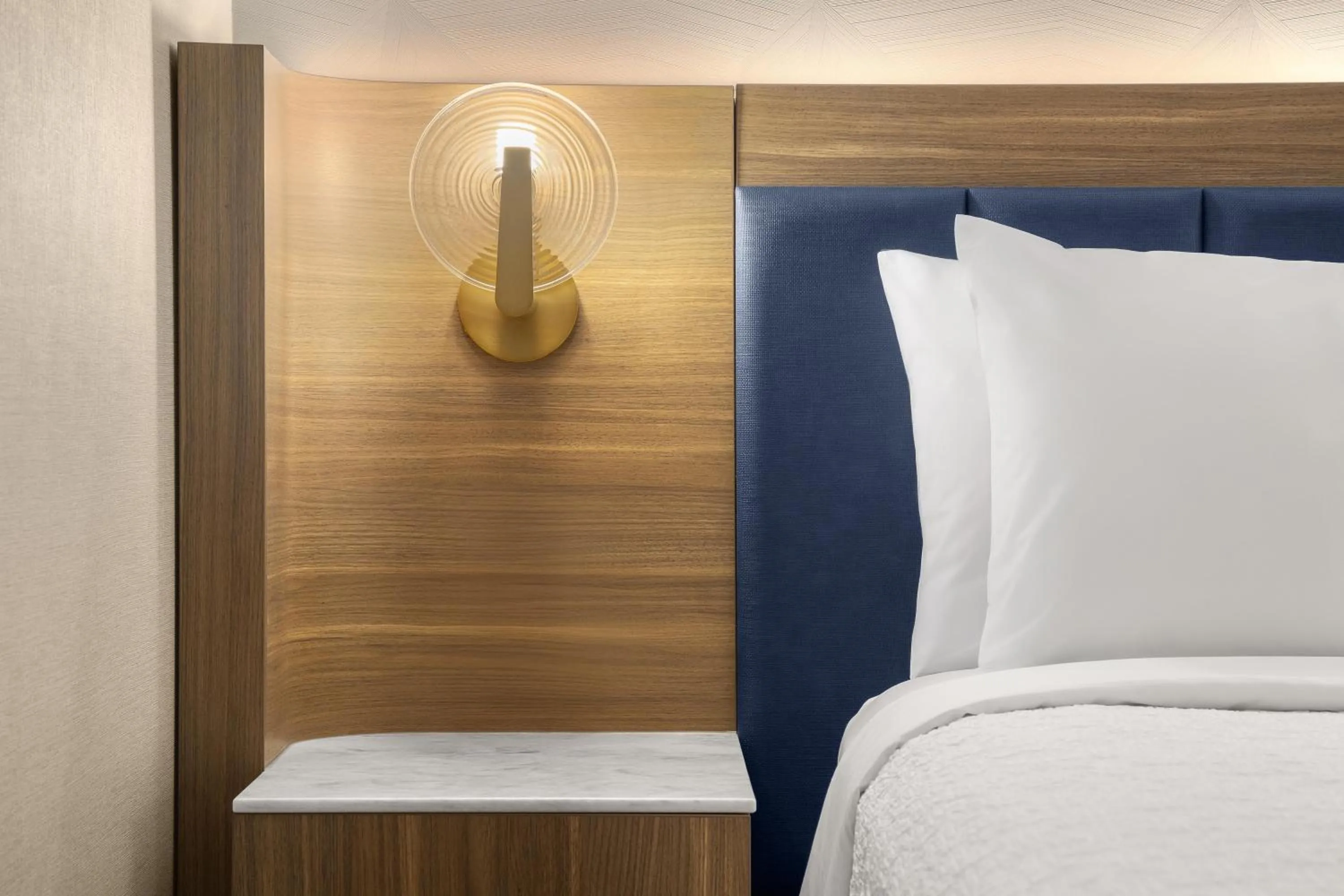 Bed in Hampton Inn By Hilton Calgary Downtown