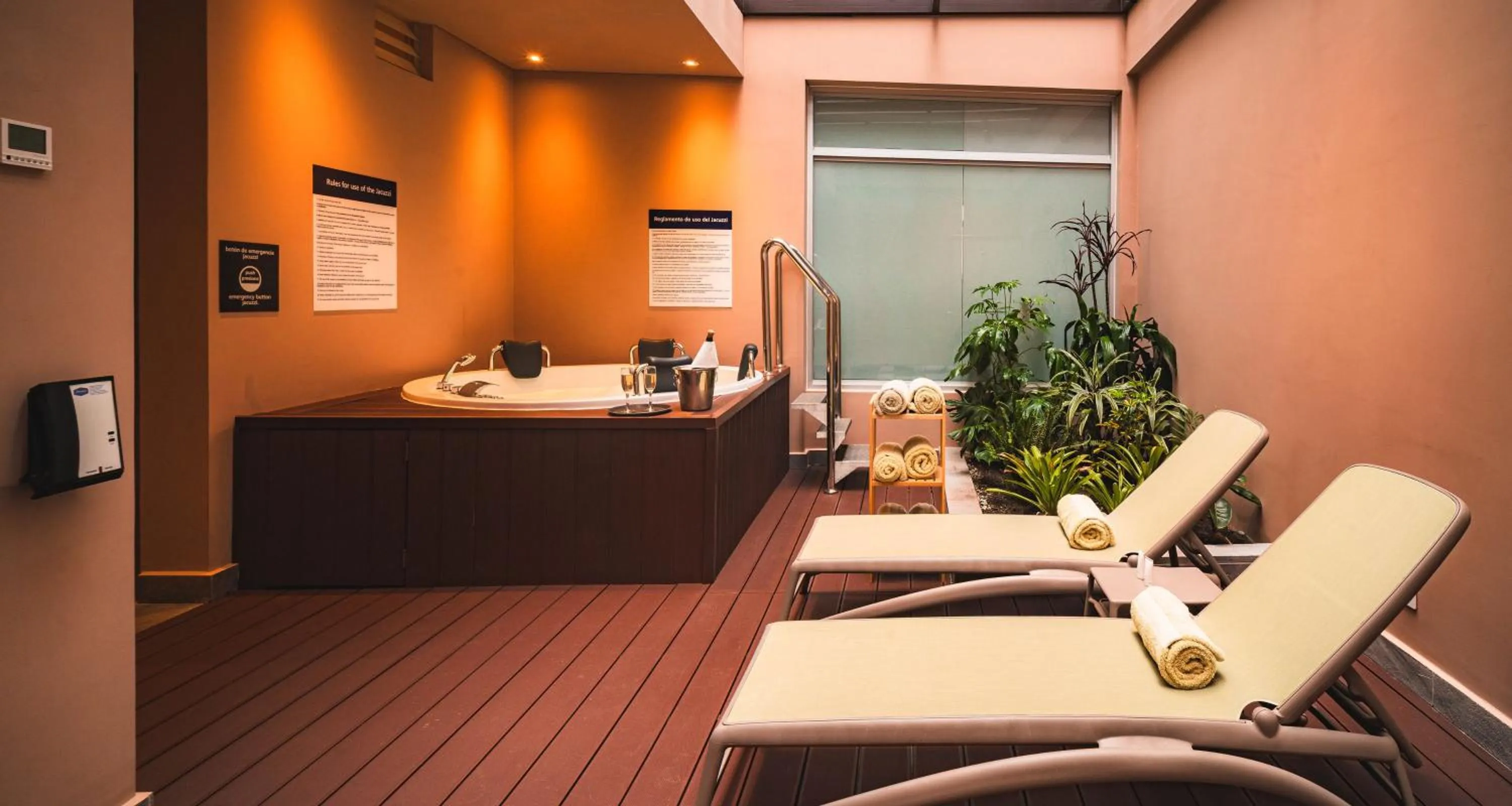 Hot Tub in Hampton By Hilton Cusco