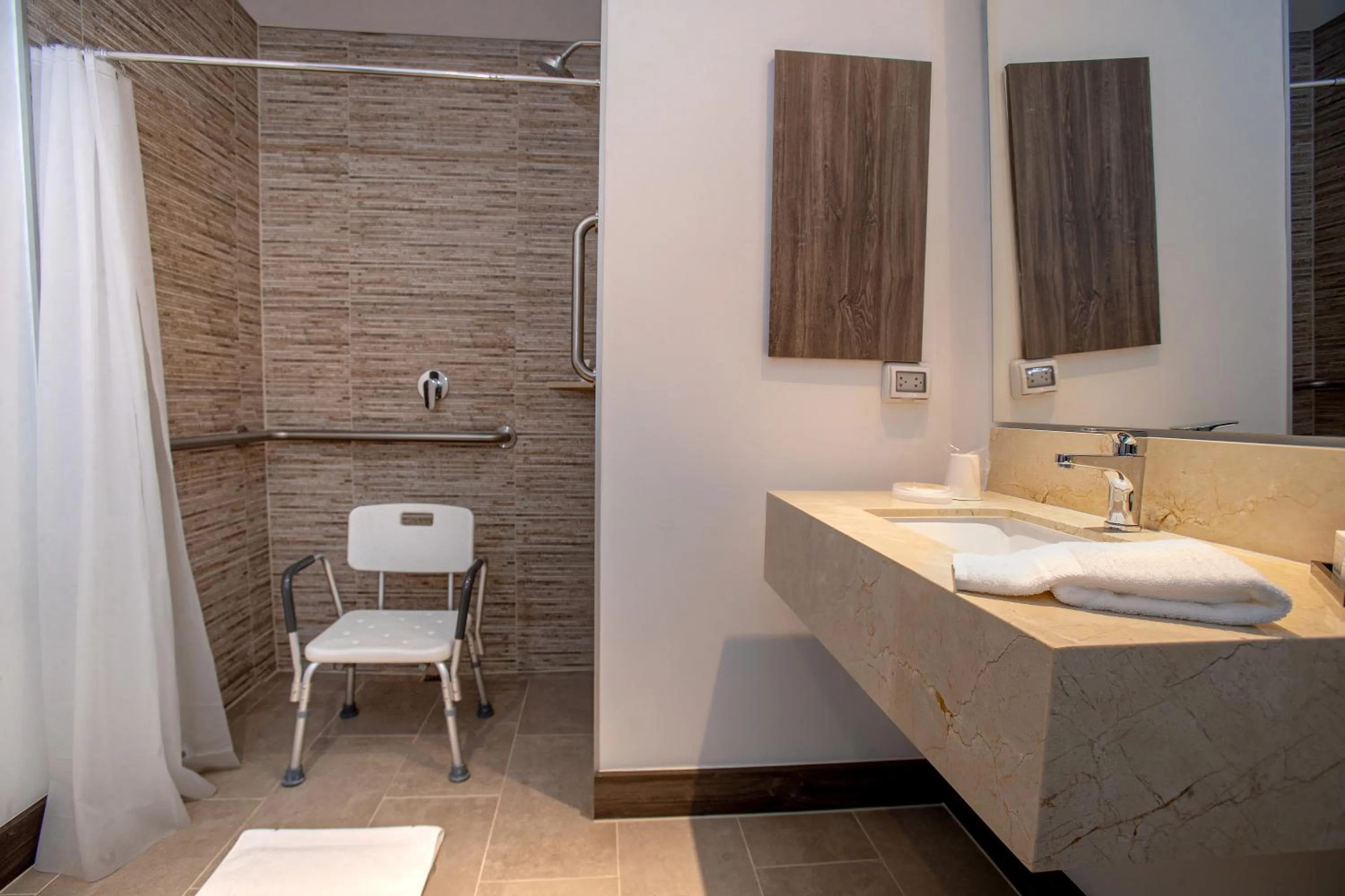 Bathroom in Hampton By Hilton Cusco